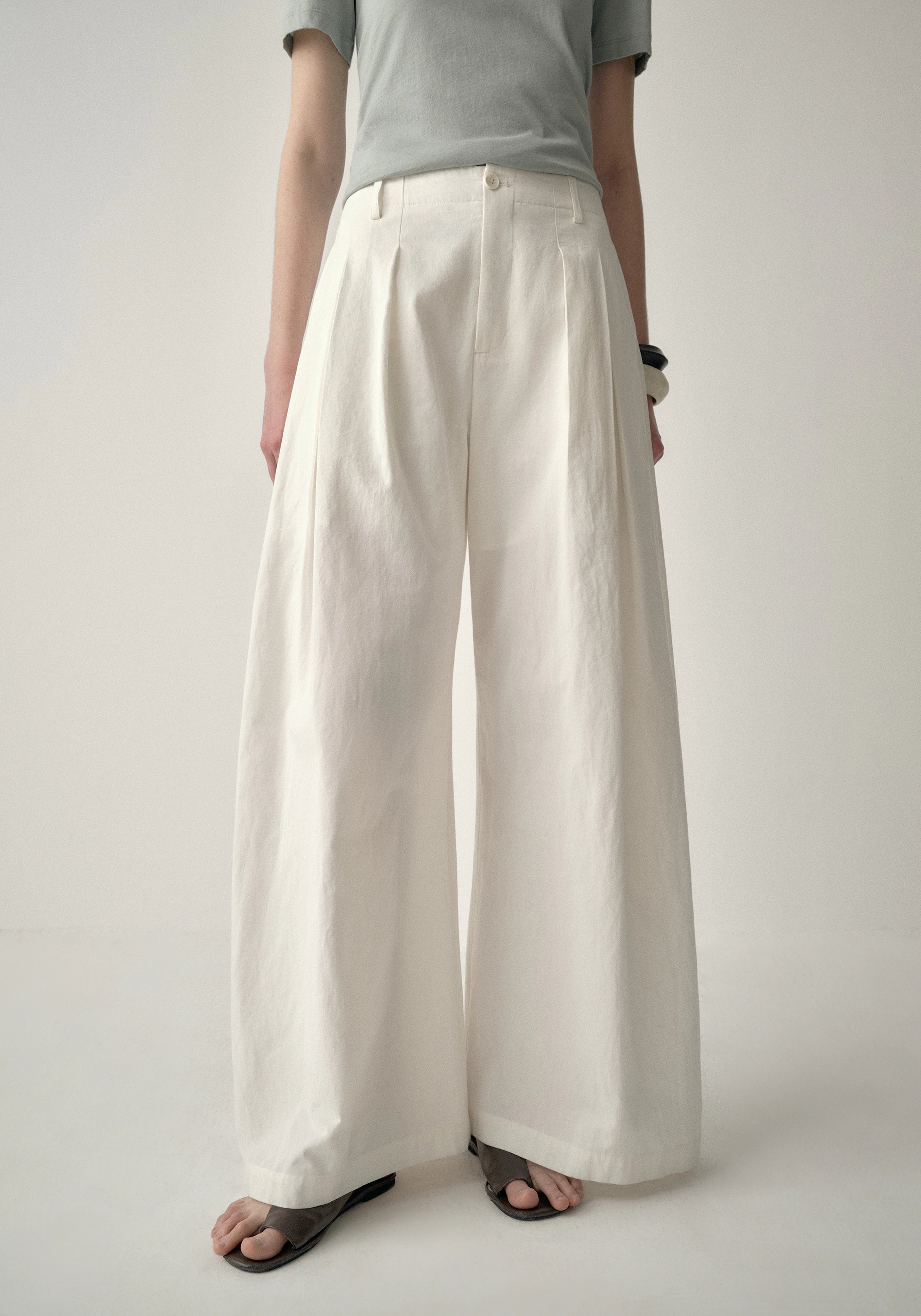 #color_off white