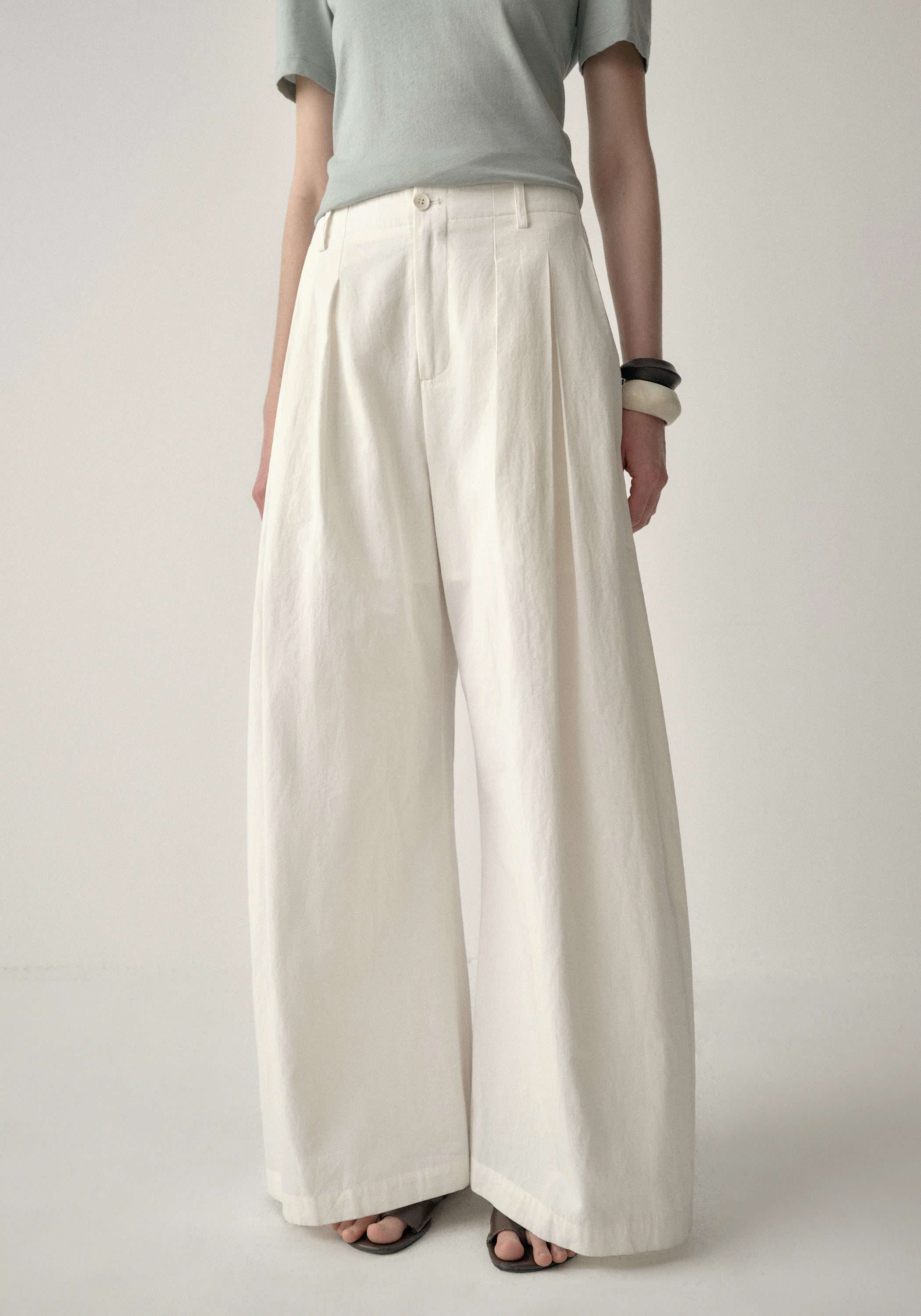 #color_off white