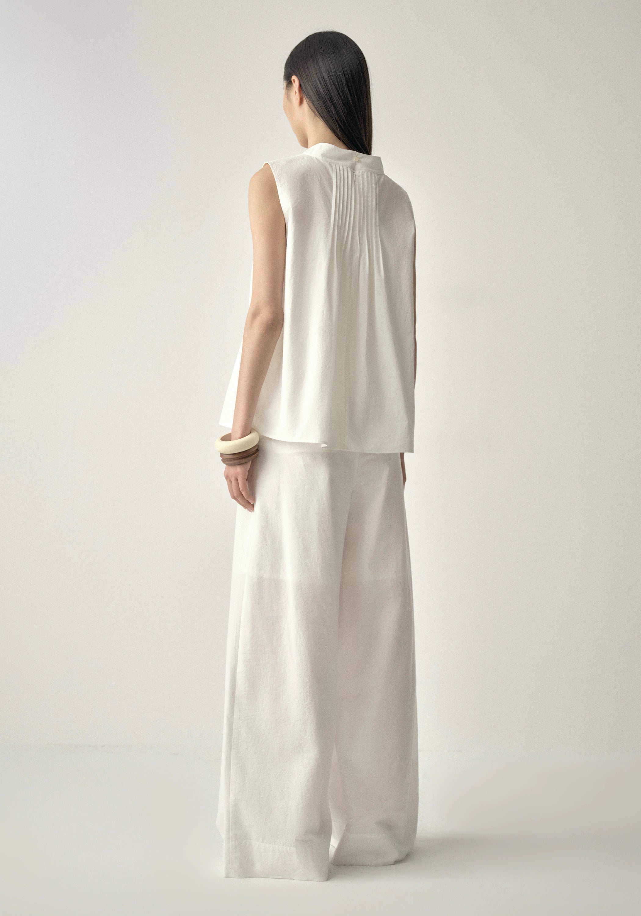 #color_off white
