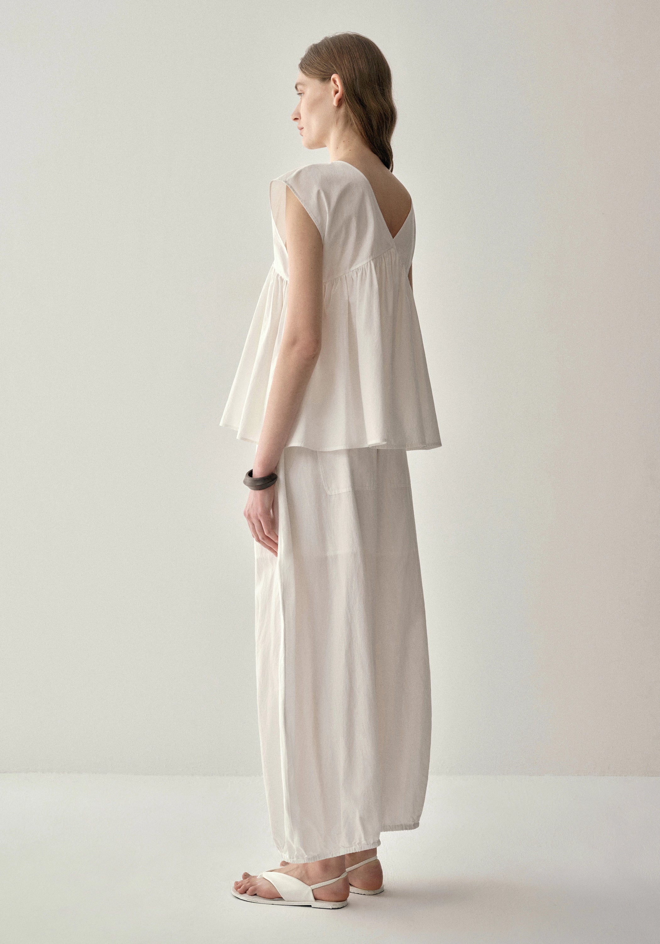 #color_off white