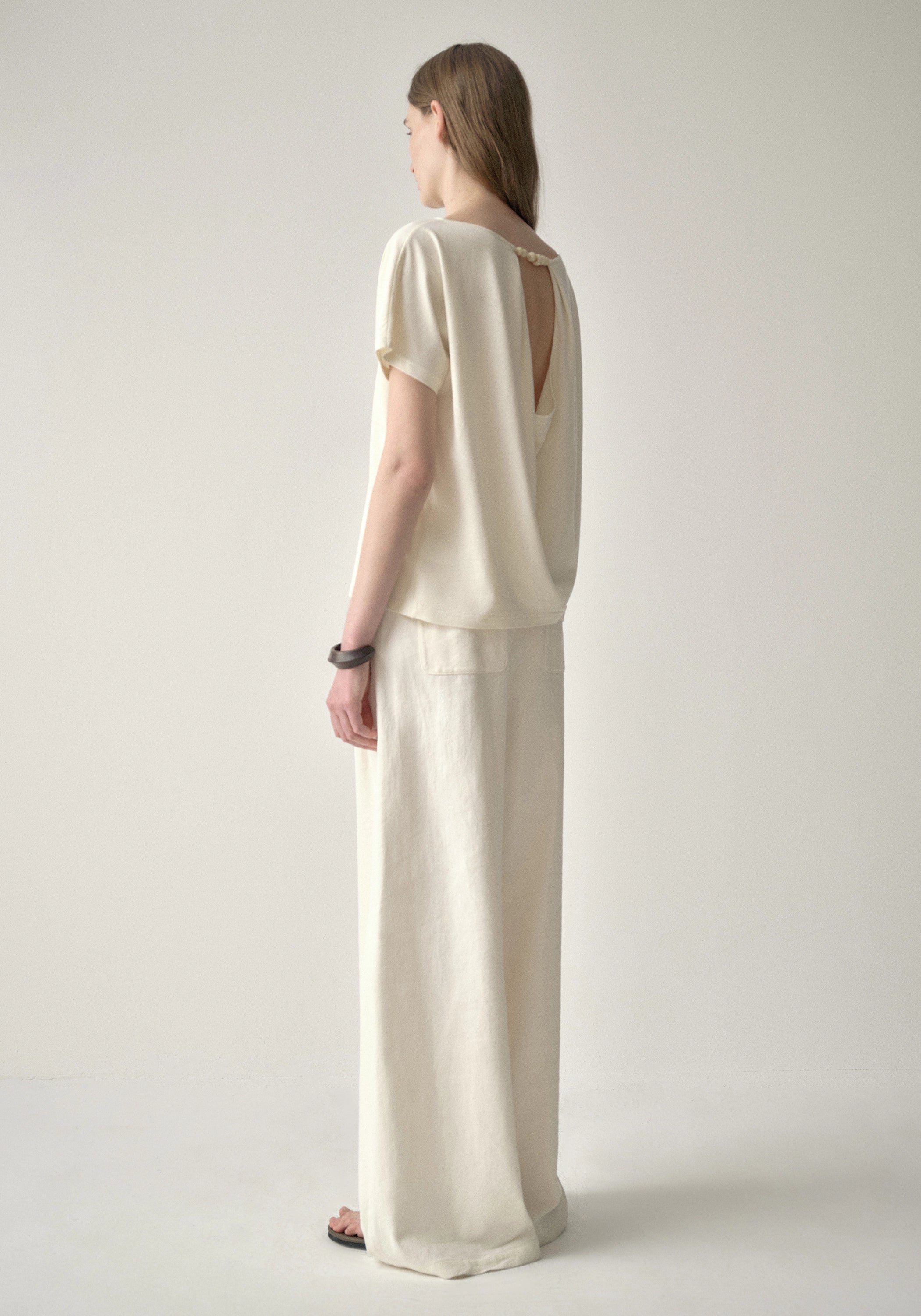 #color_off white