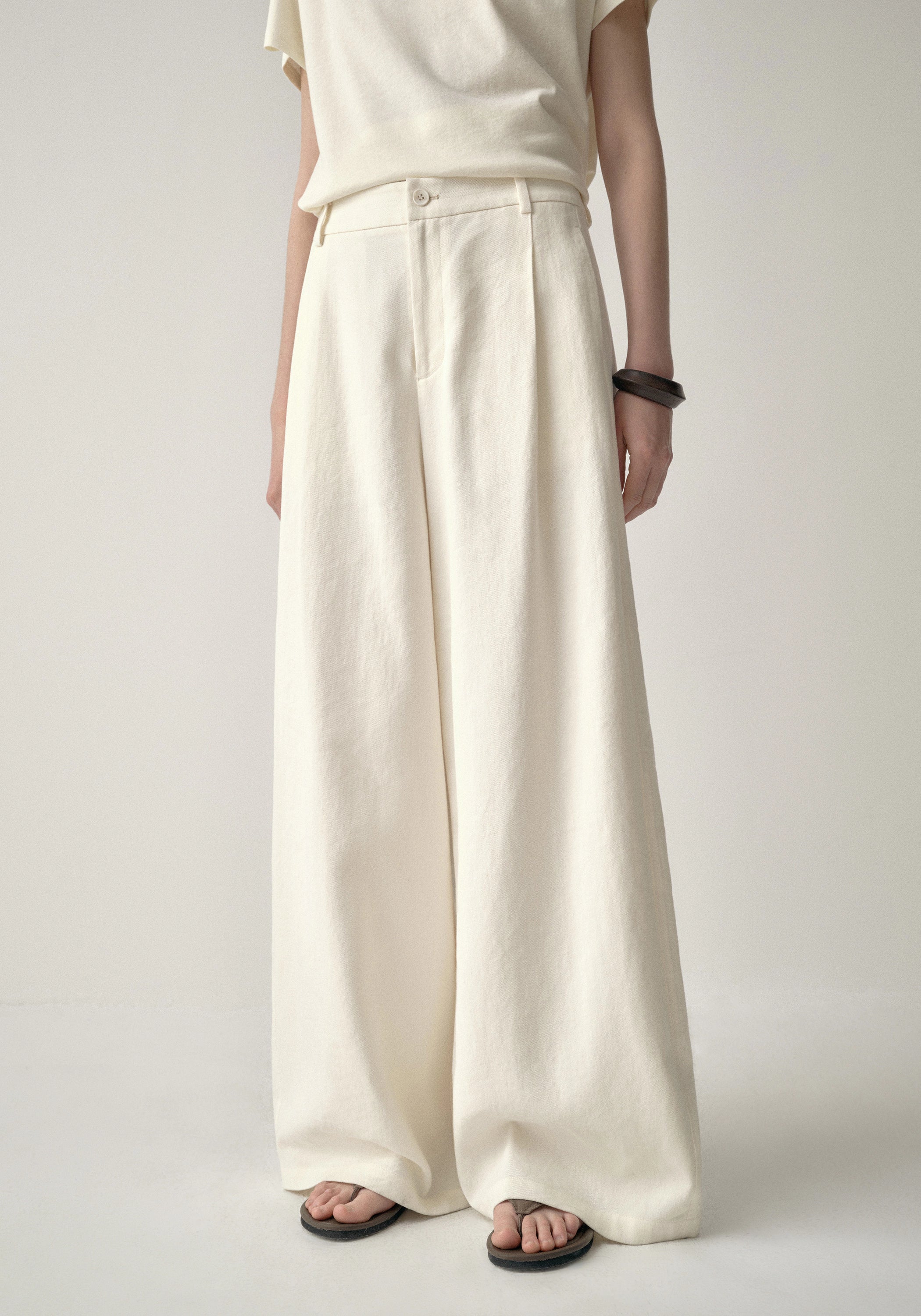 #color_off white