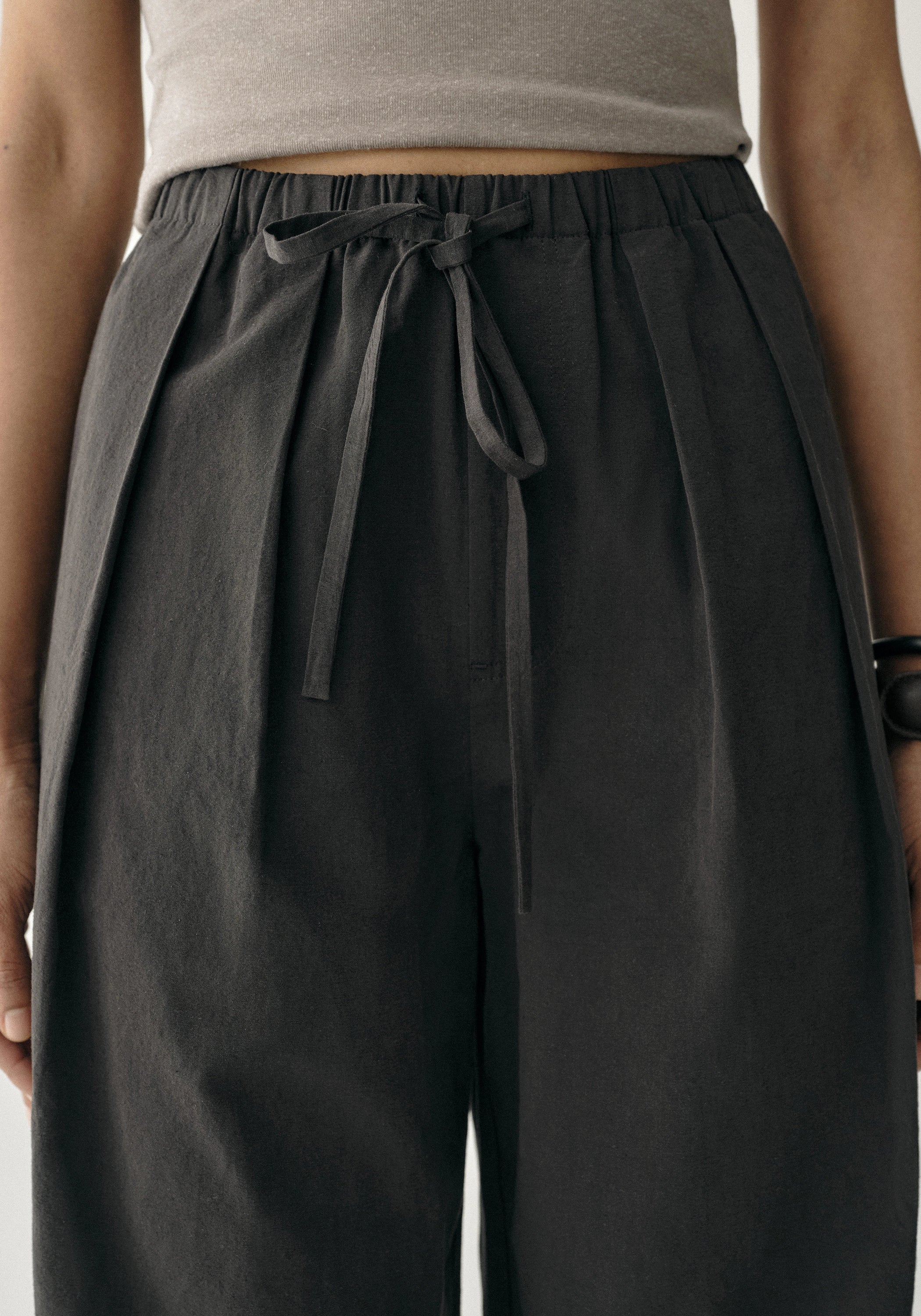 Elastic-waist Cropped Pants