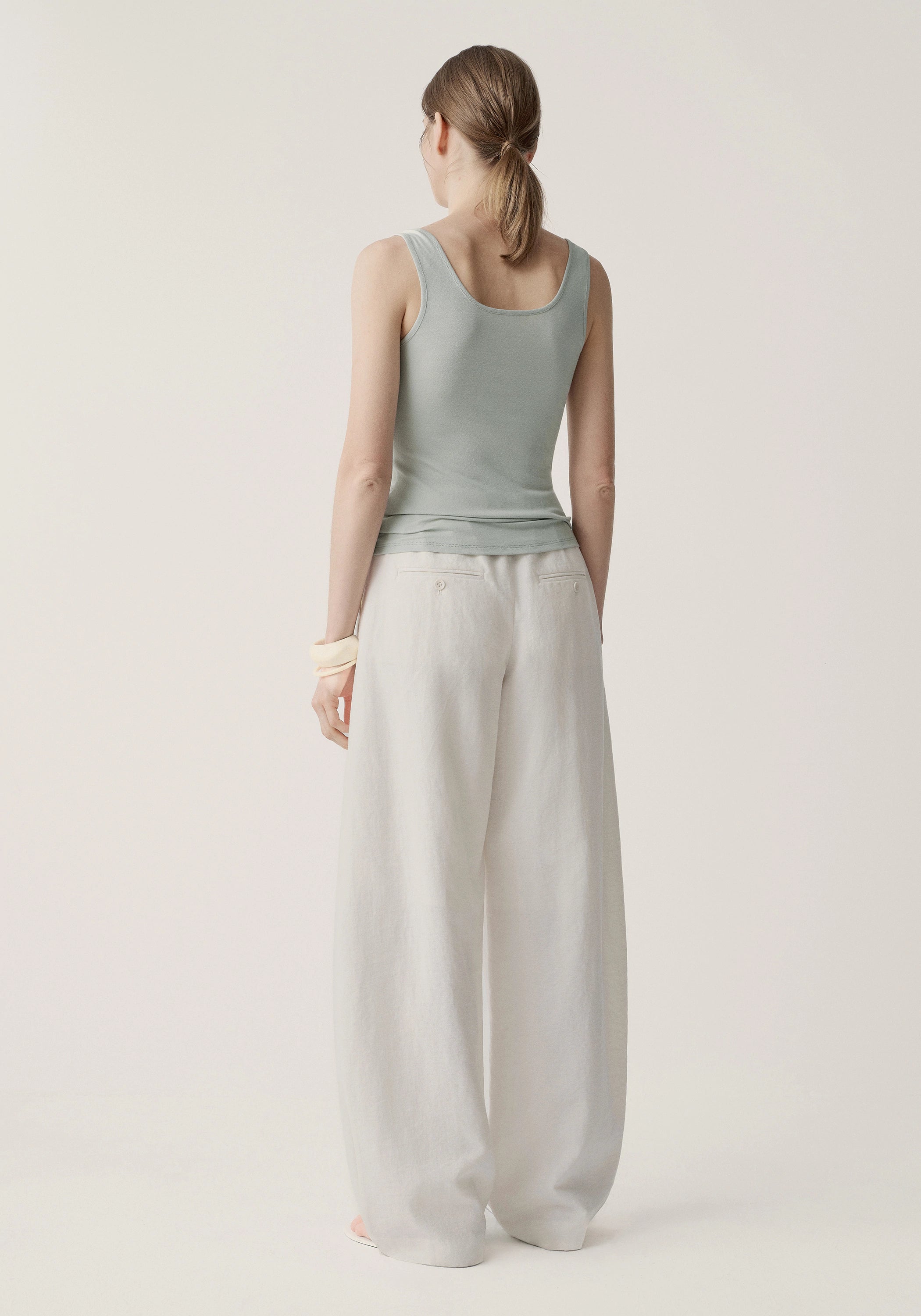#color_off white