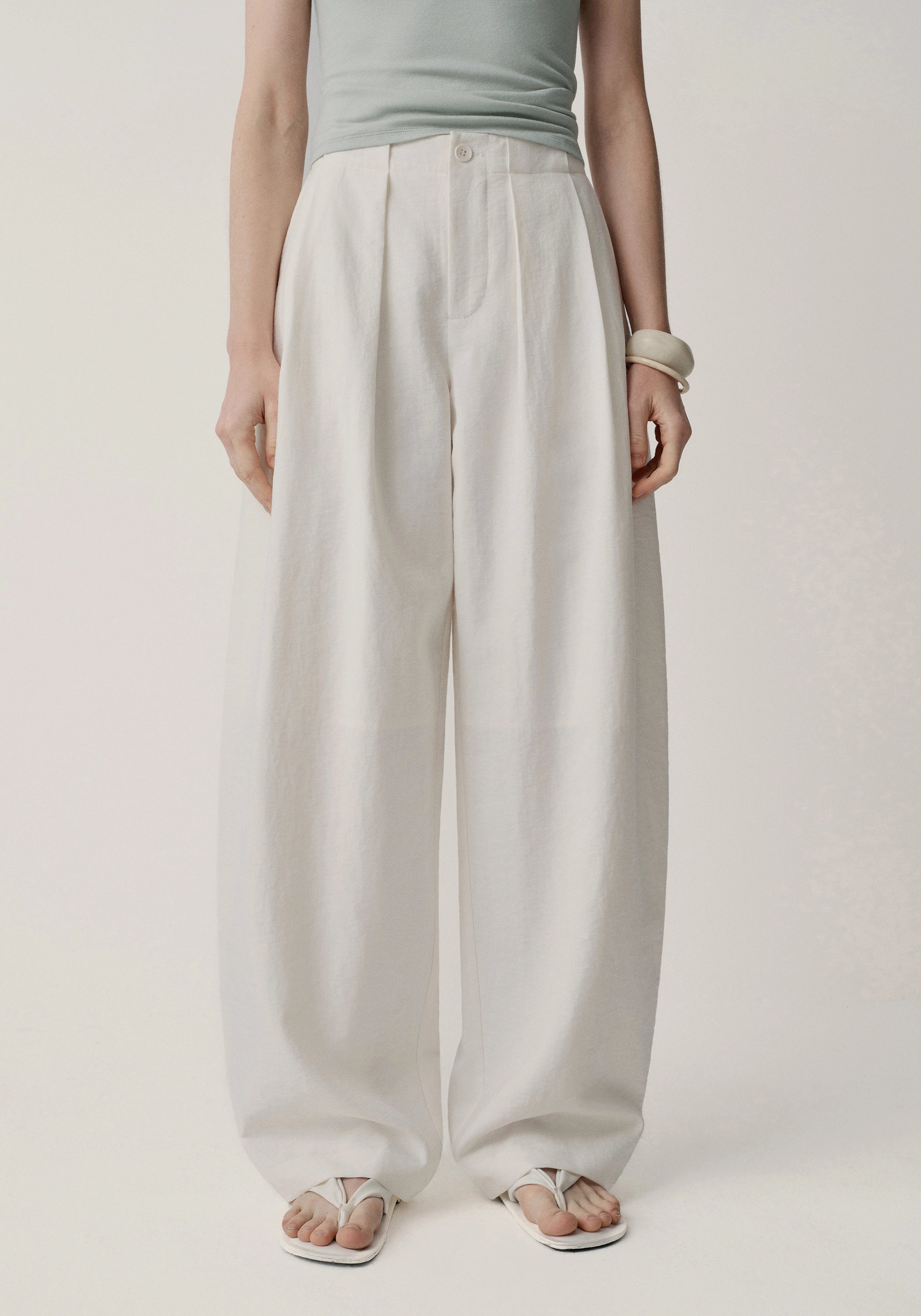 #color_off white