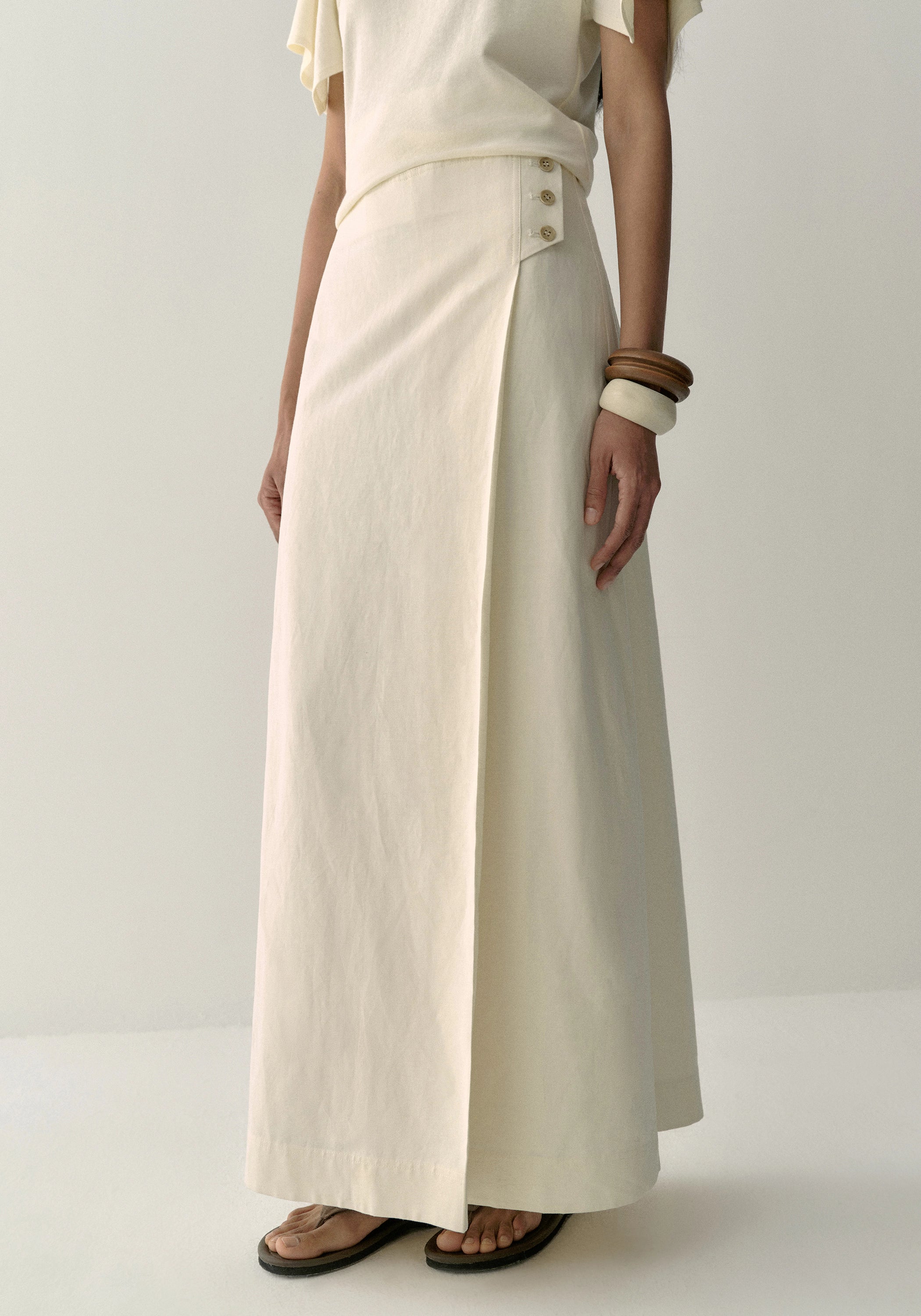#color_cream white