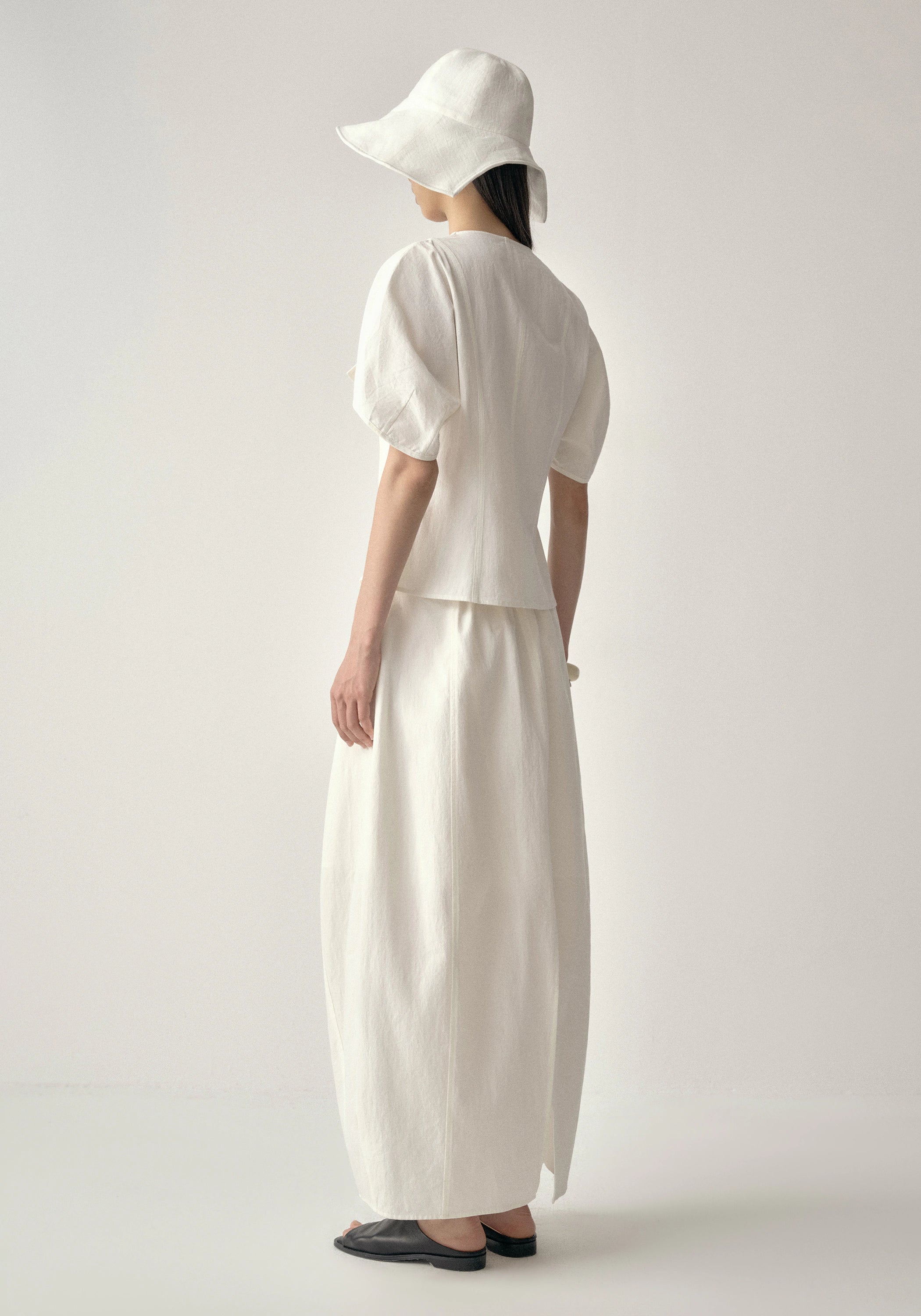 #color_off white