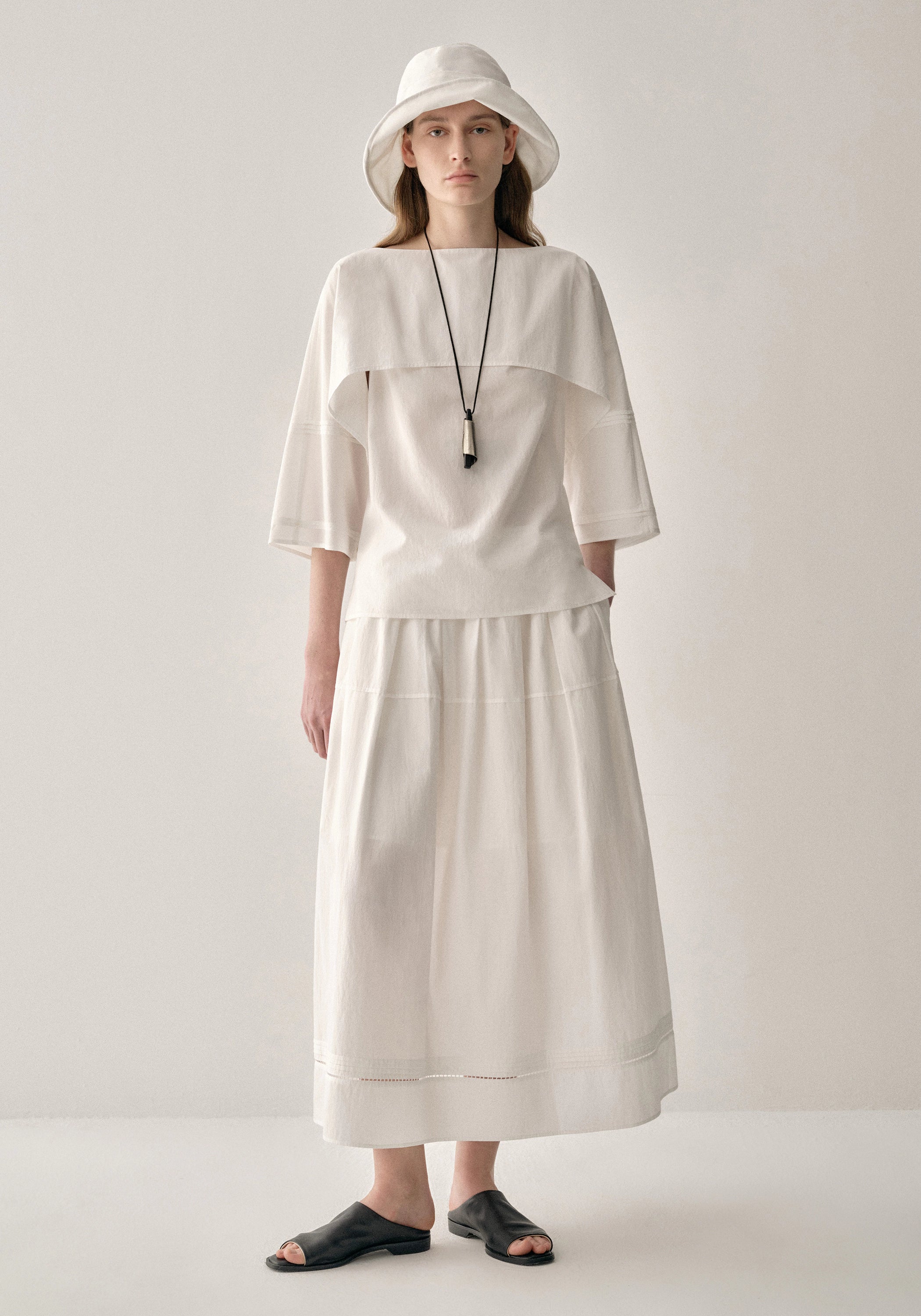 #color_off white