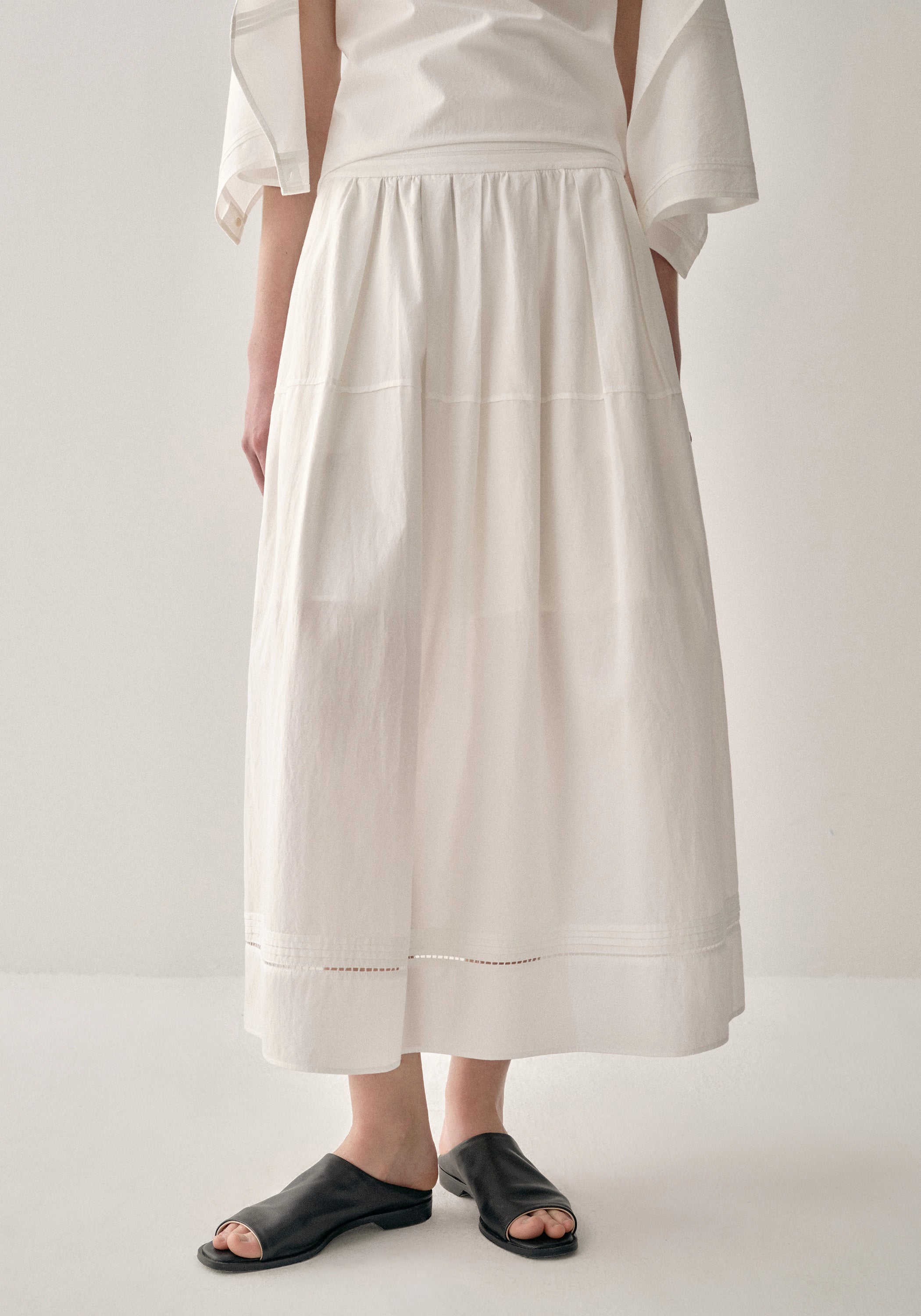 #color_off white