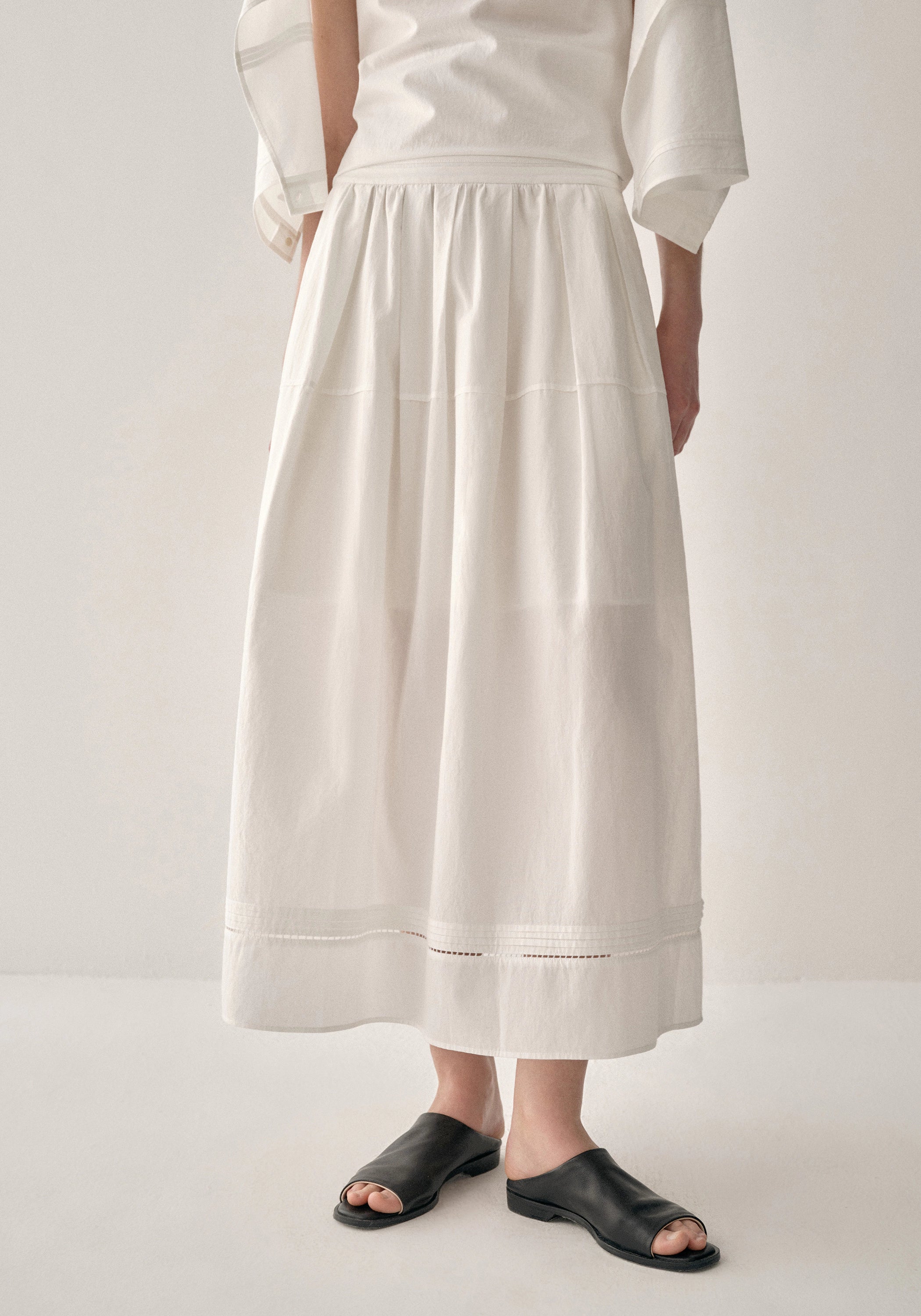 #color_off white