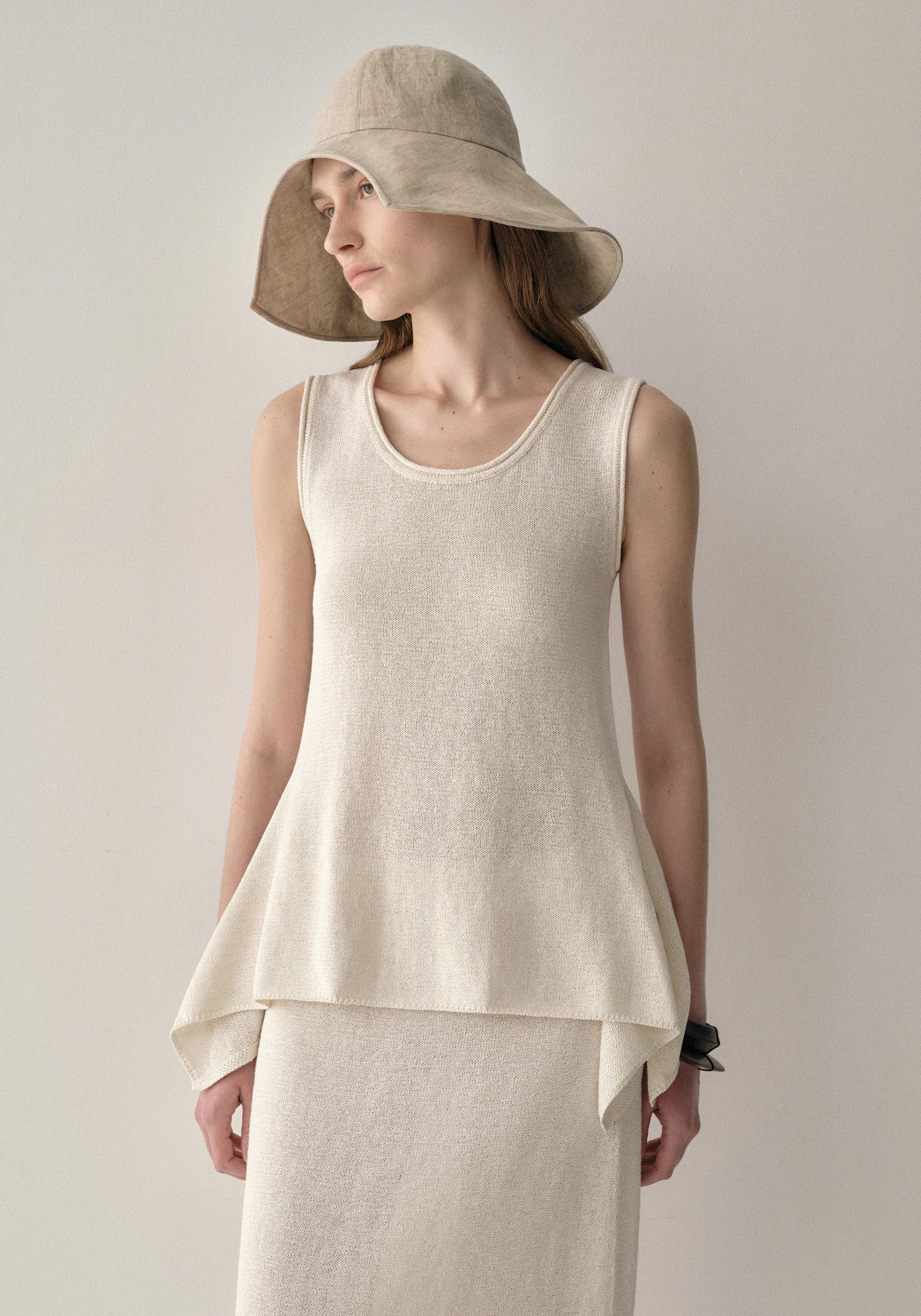 #color_off white