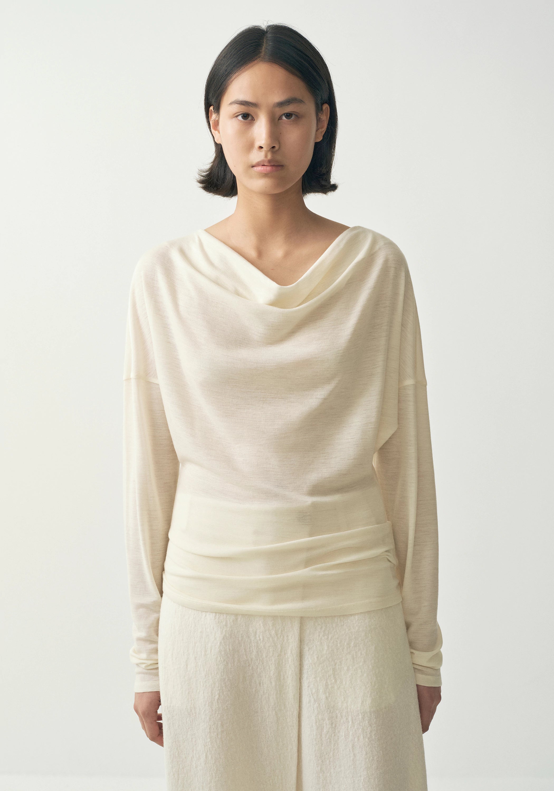 #color_cream white