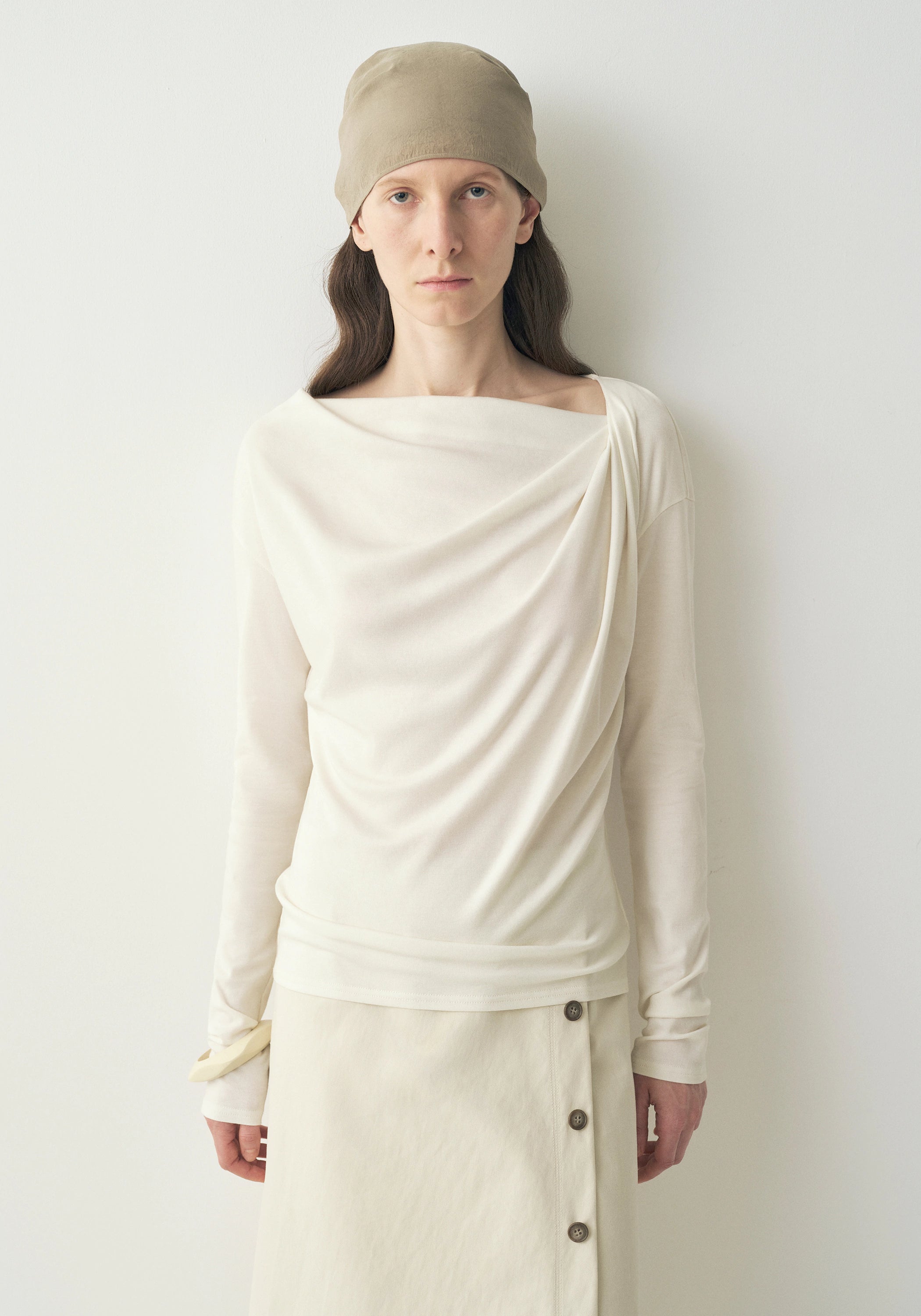 #color_off white