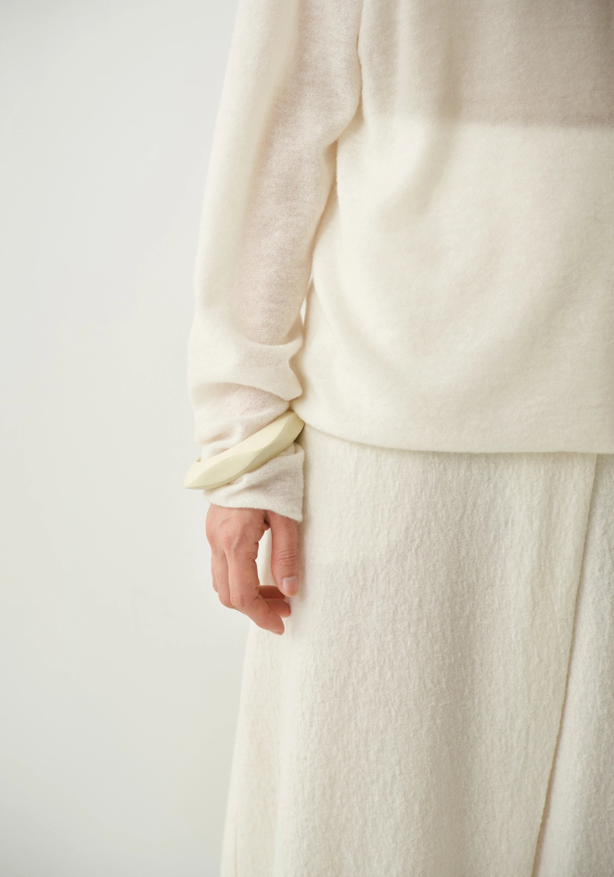 #color_off white