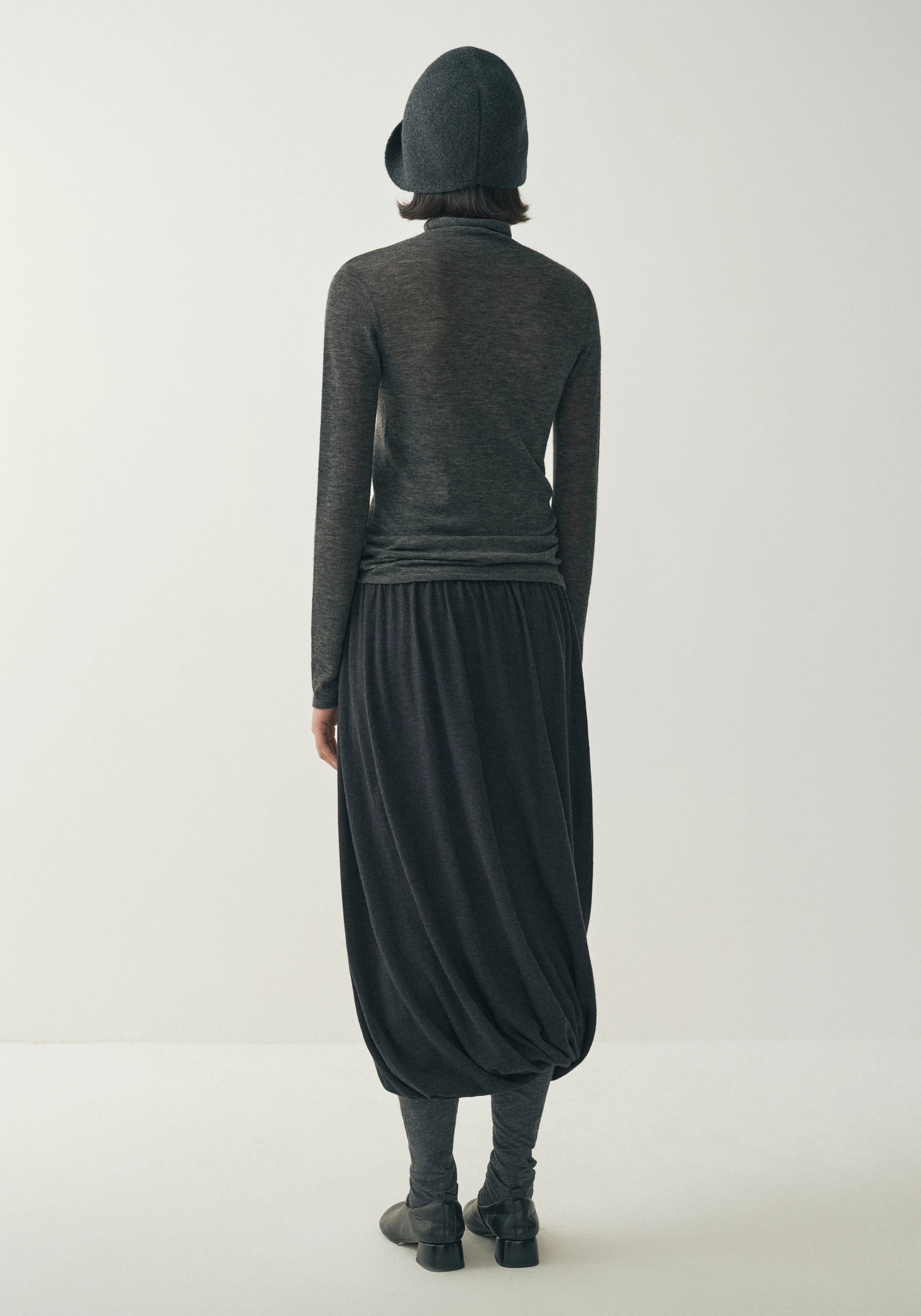 #color_black ash