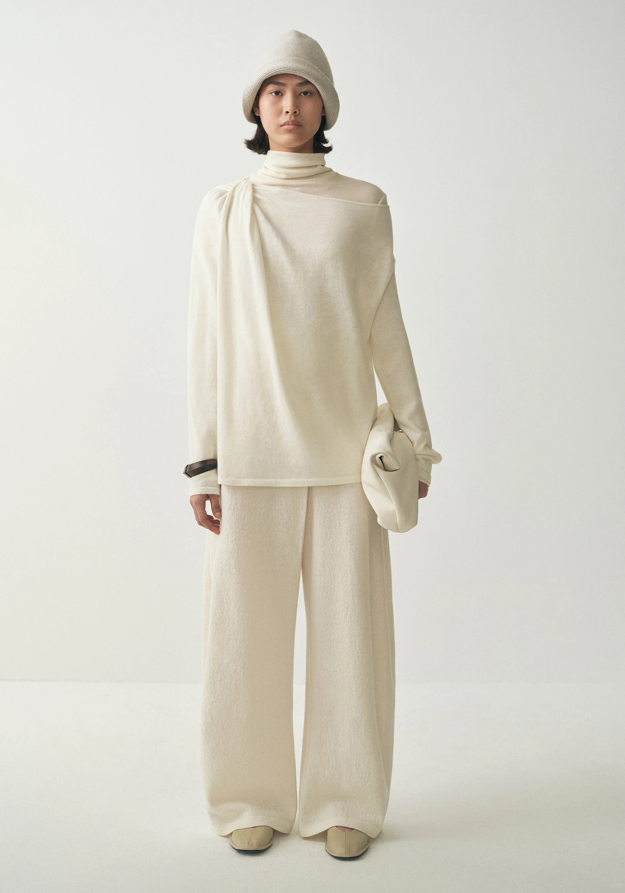 #color_off white