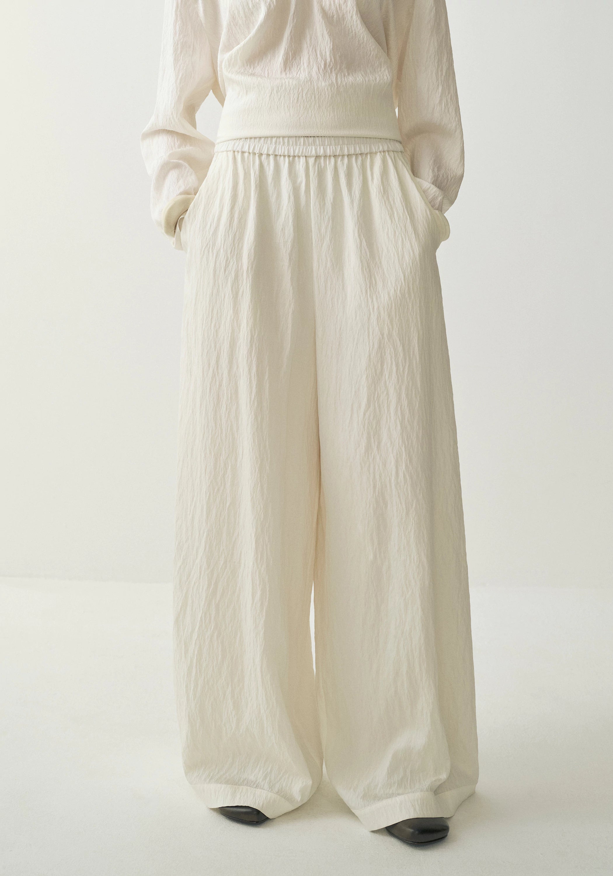 #color_off white