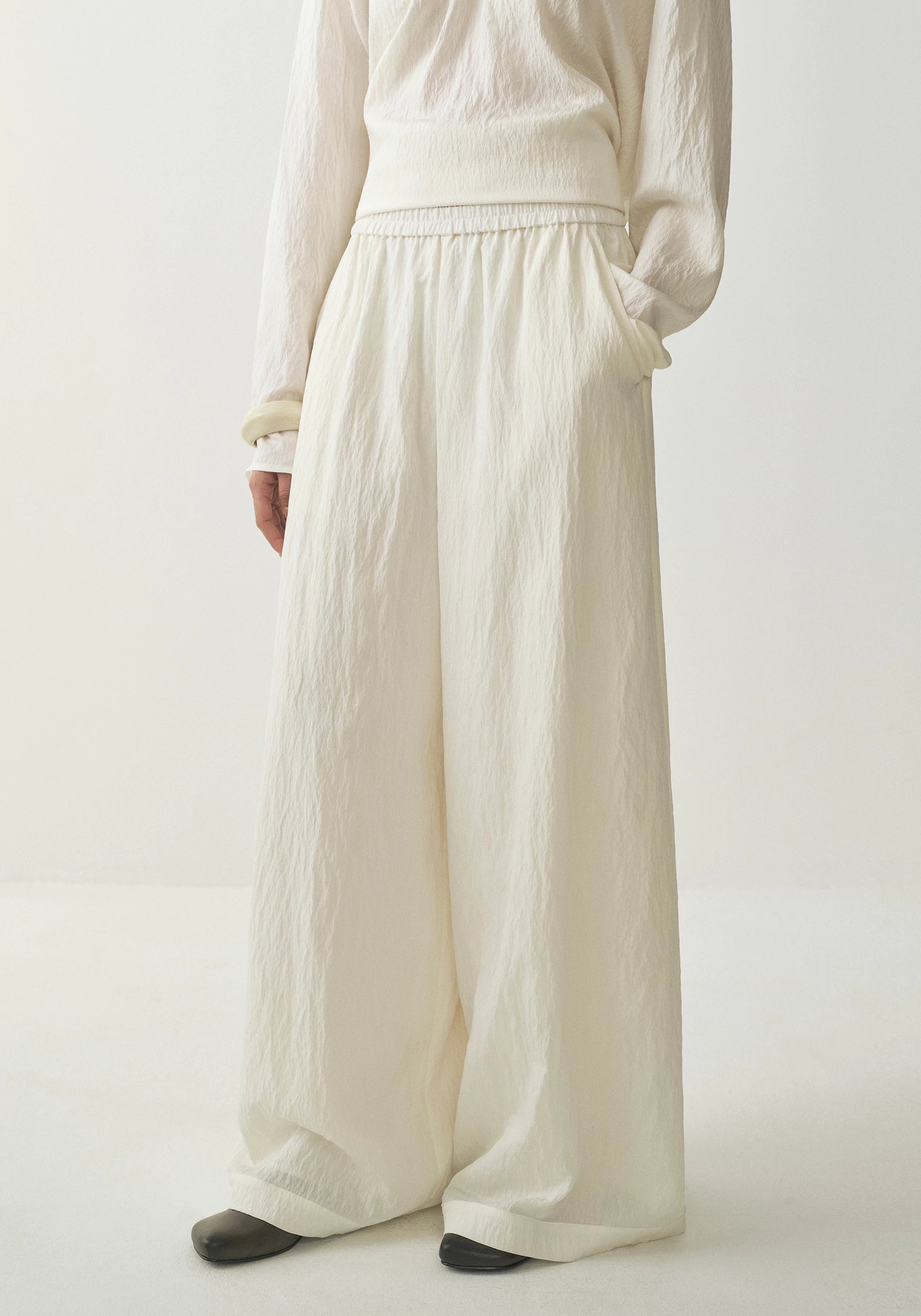 #color_off white