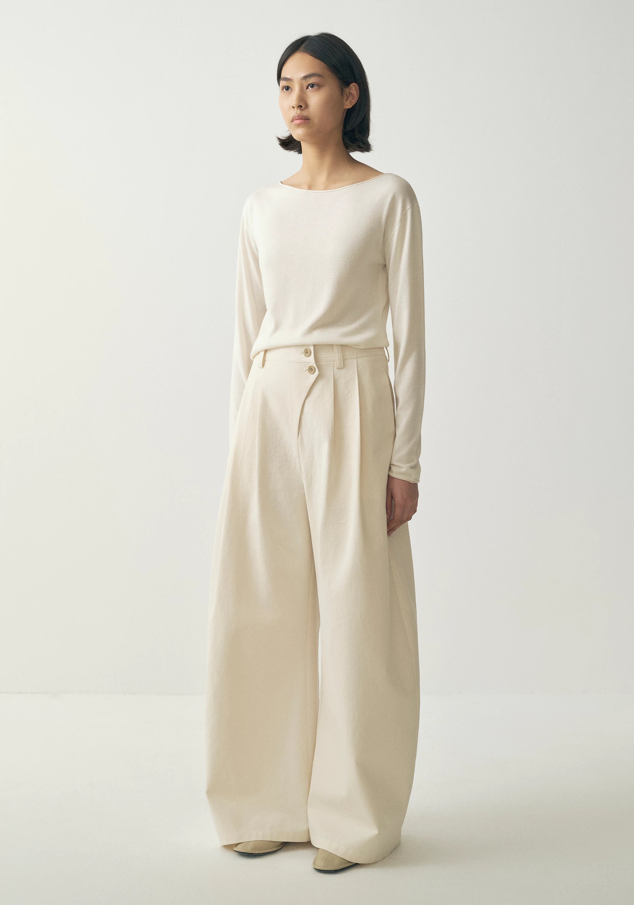 #color_off white