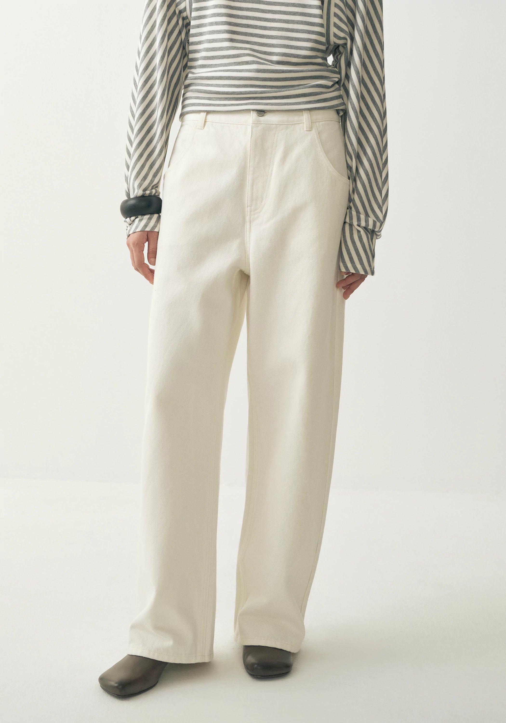 #color_off white