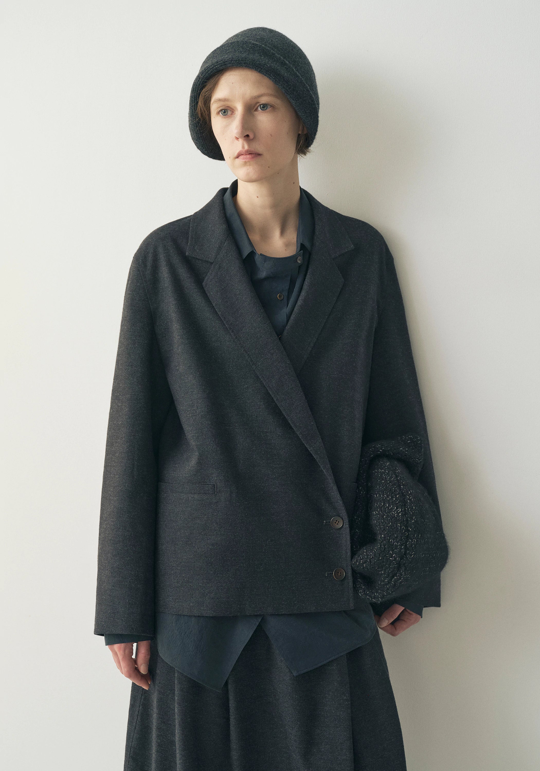 #color_black ash