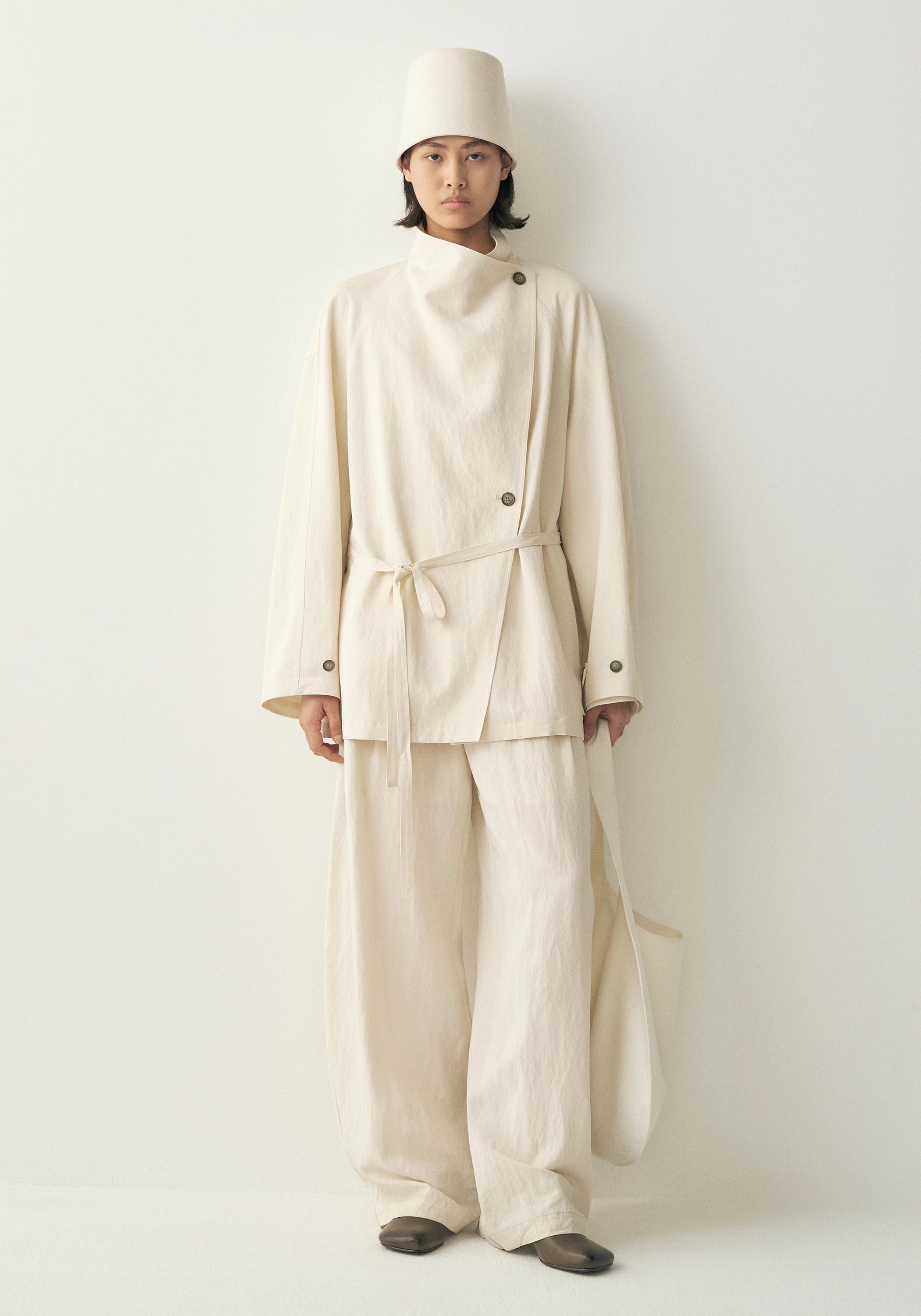 #color_cream white