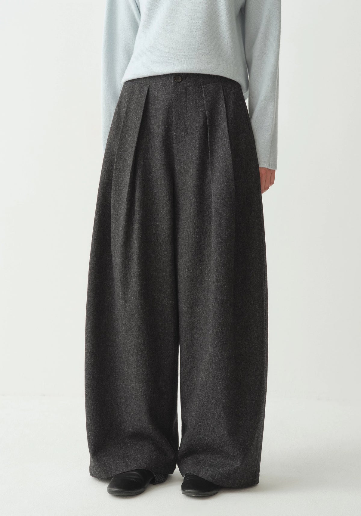 #color_black ash