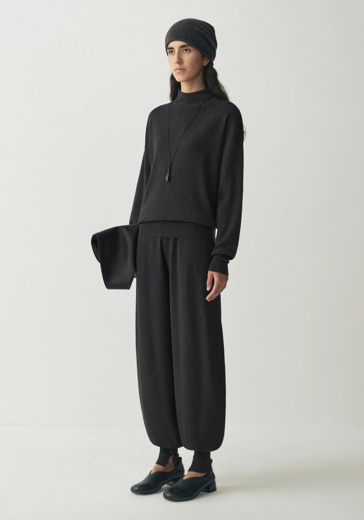 #color_black ash