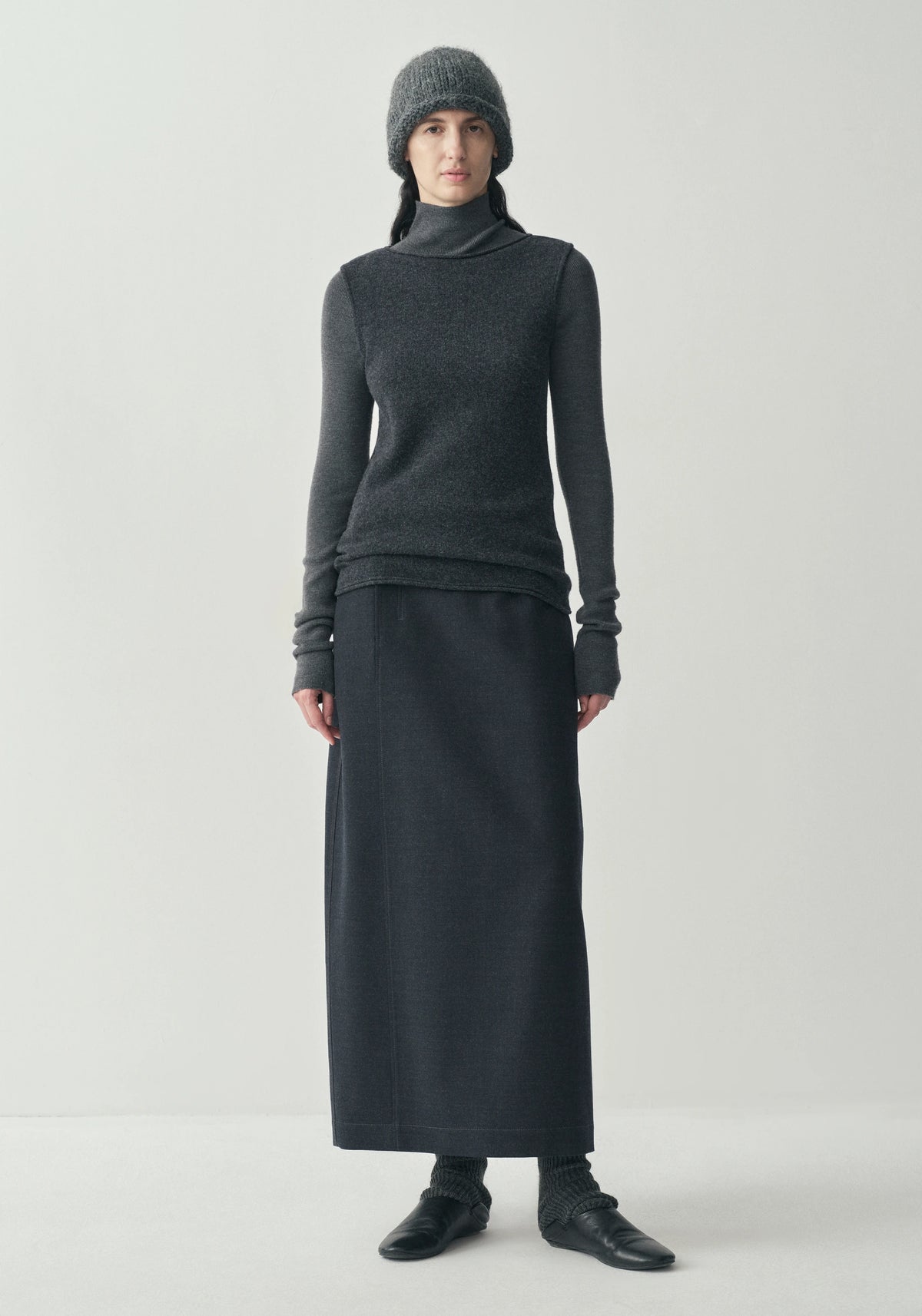 #color_black ash
