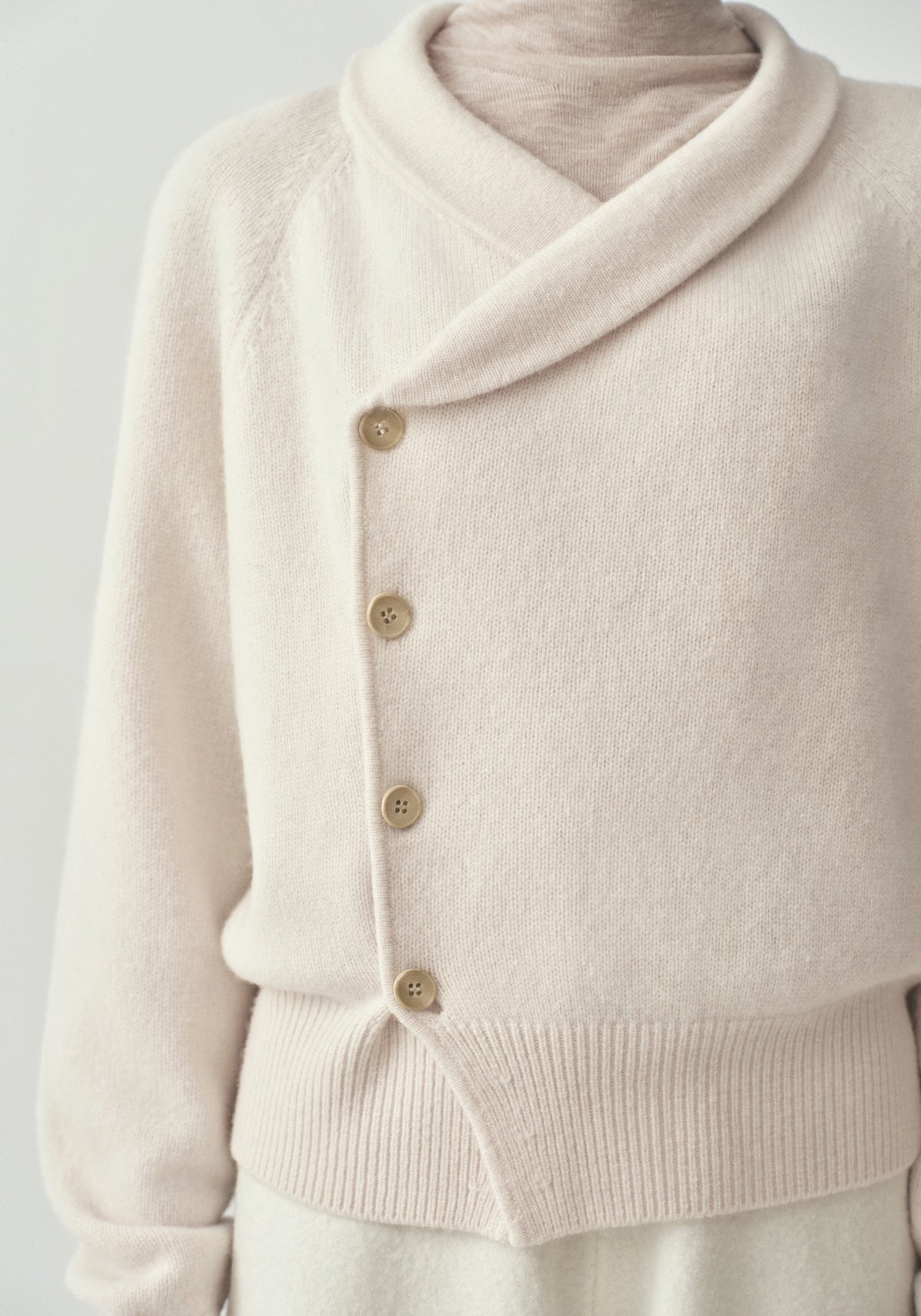 #color_cream white