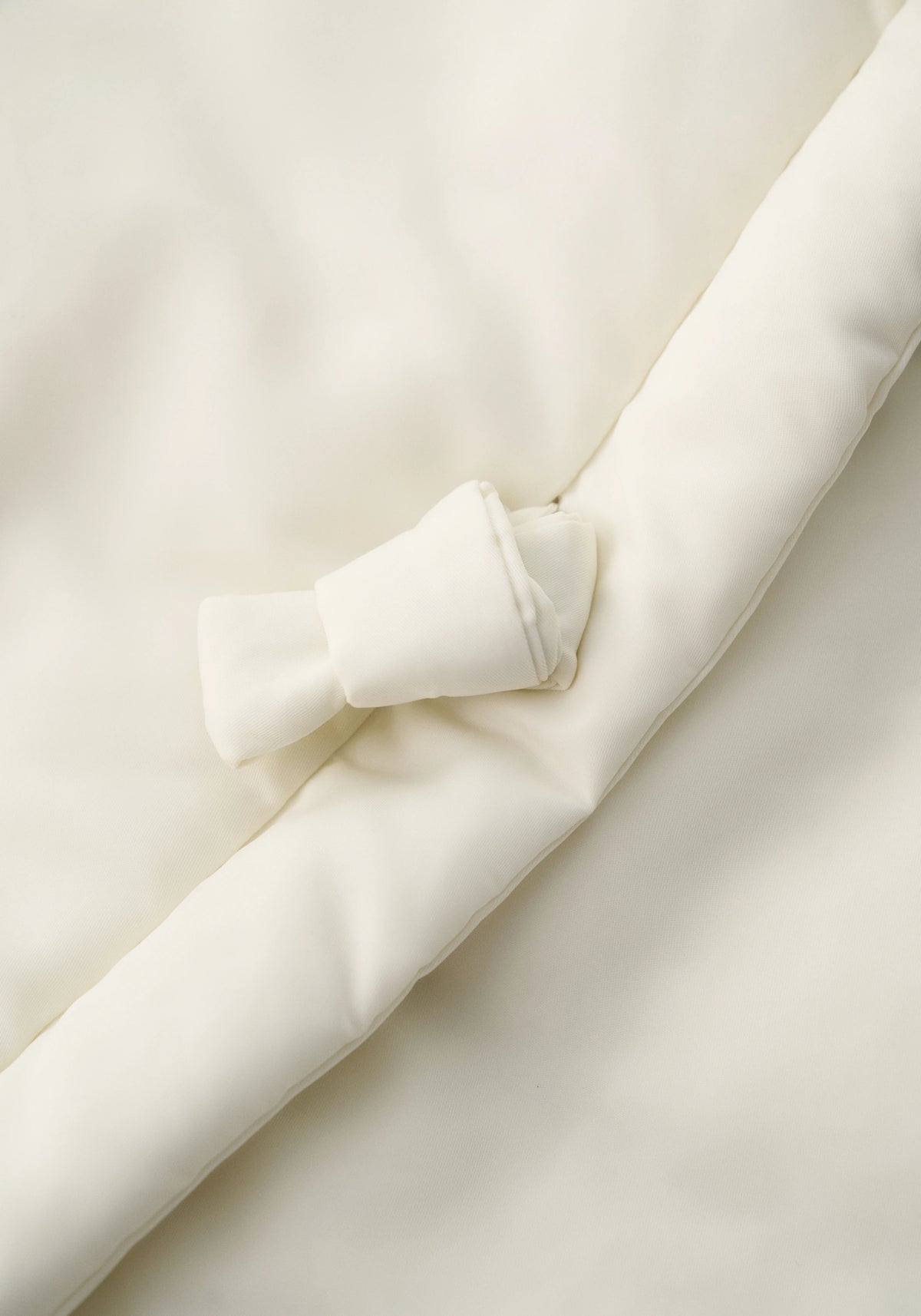#color_cream white
