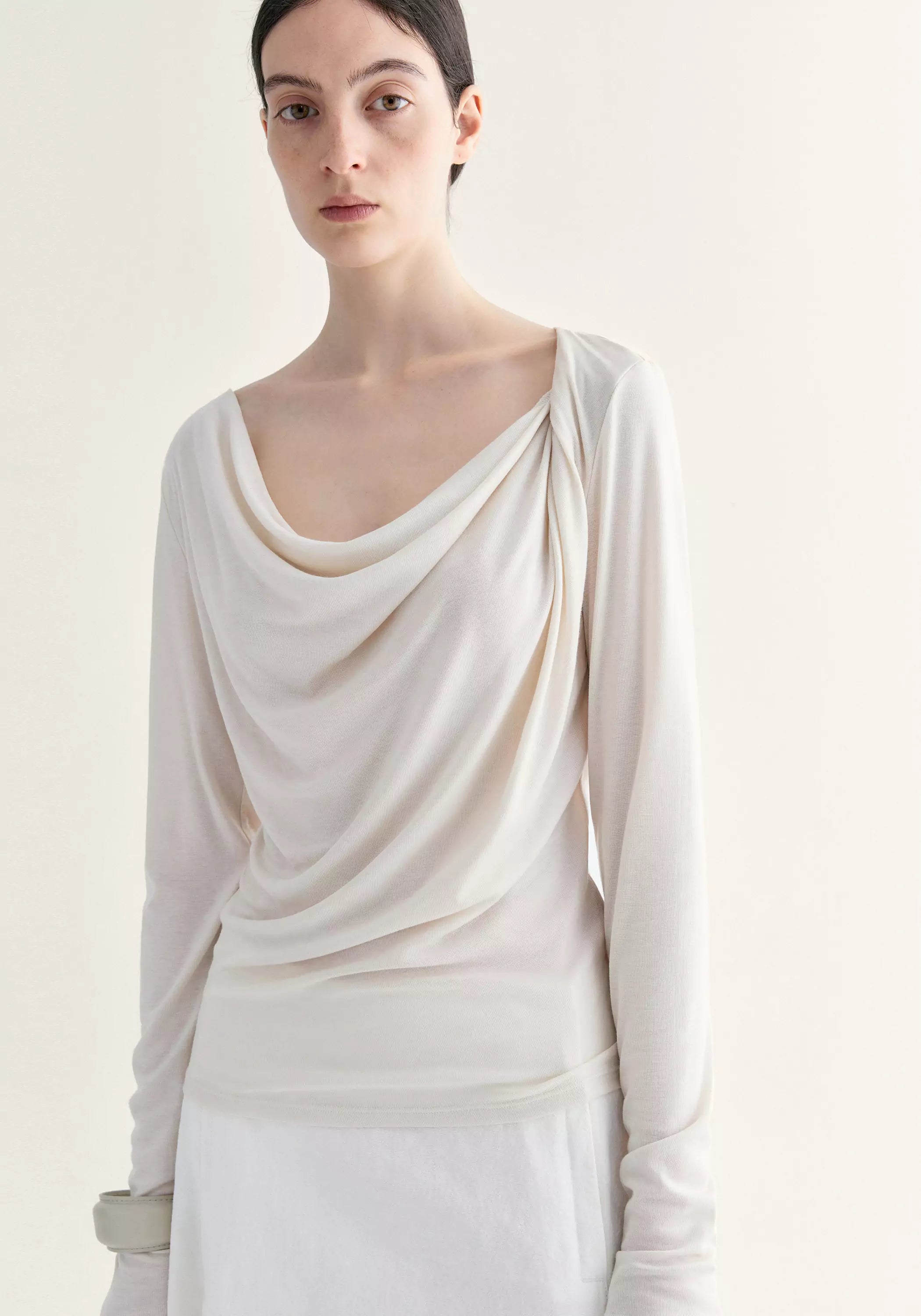 #color_off white
