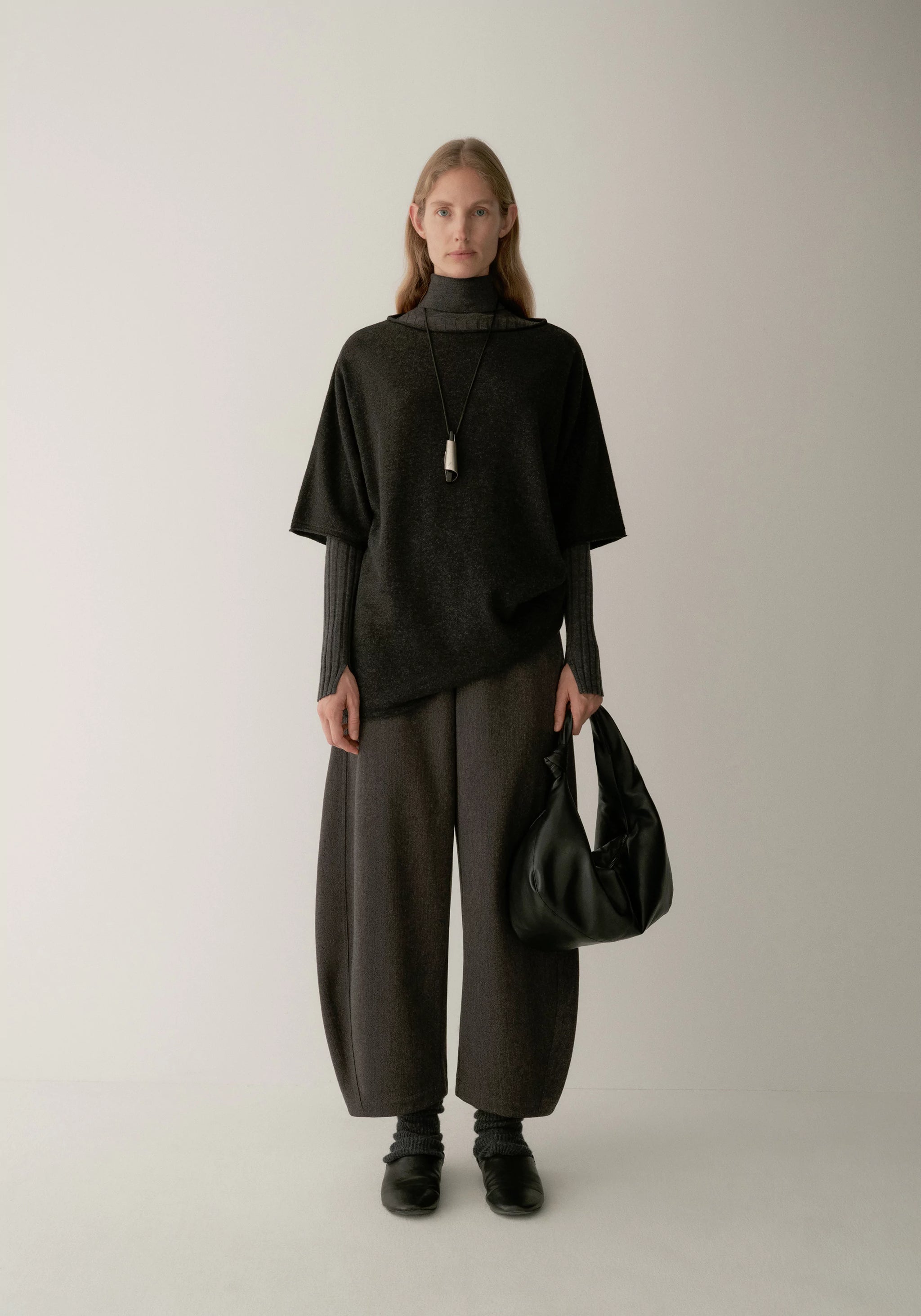 Elastic-waist Curved Cropped Pants