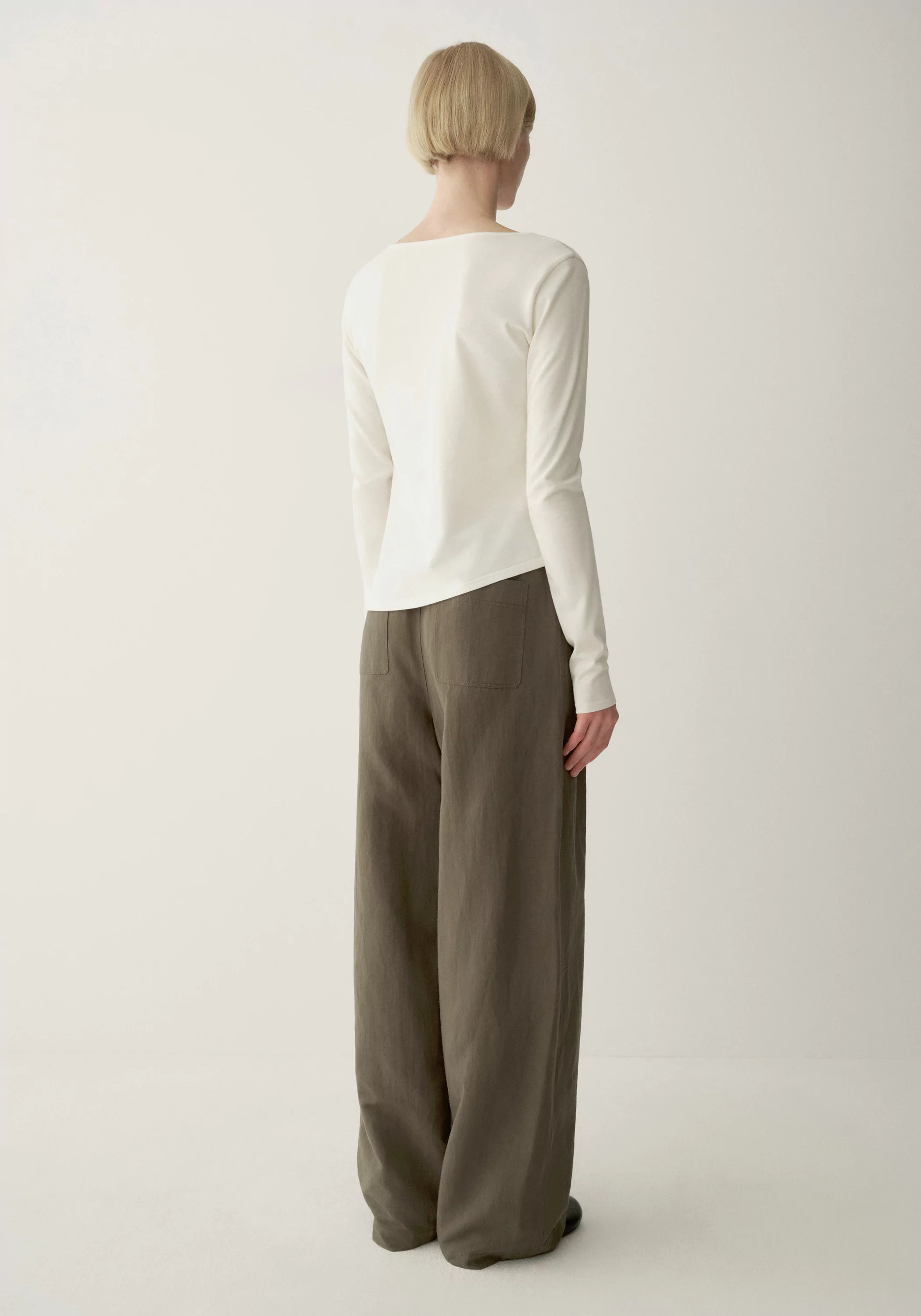 #color_off white