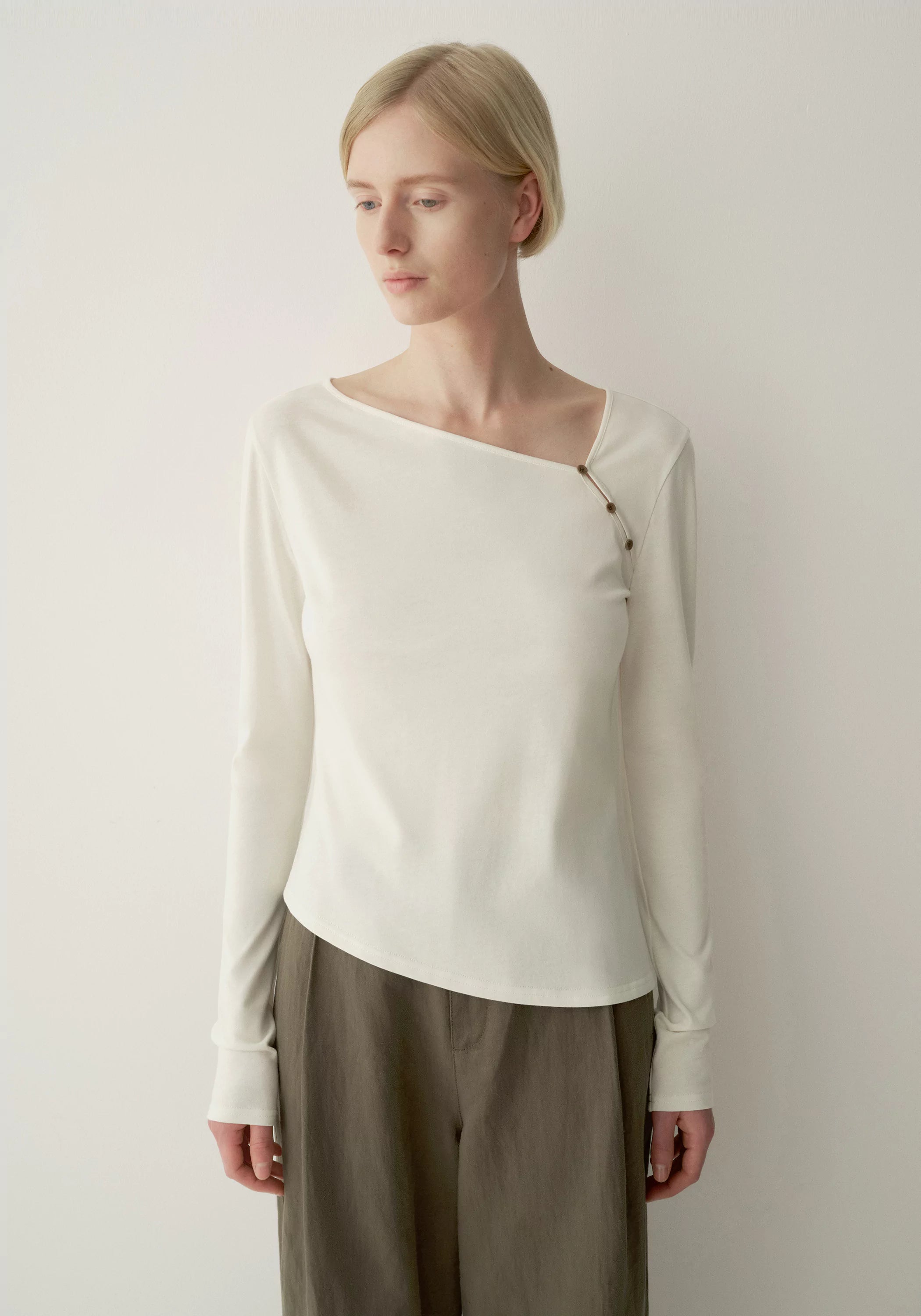#color_off white