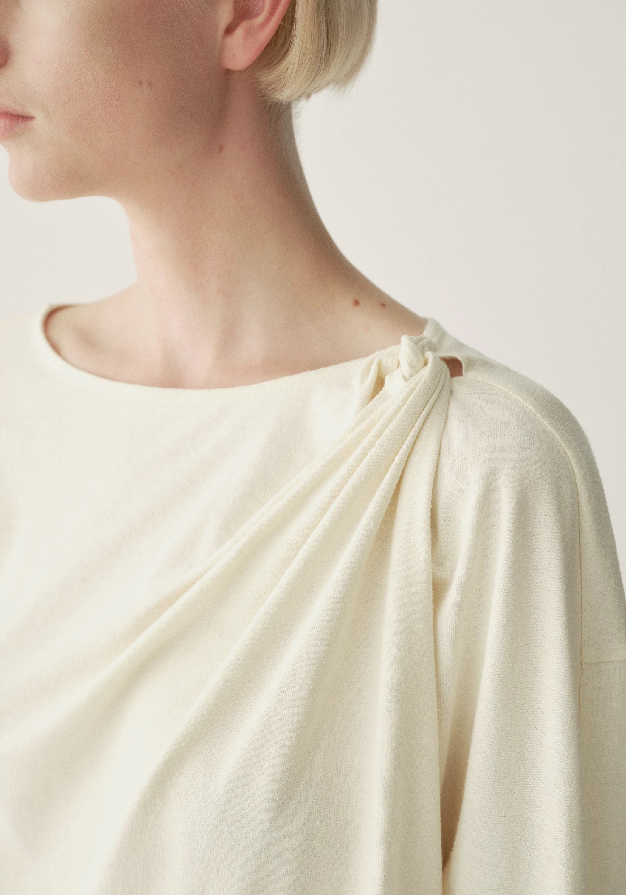 #color_cream white
