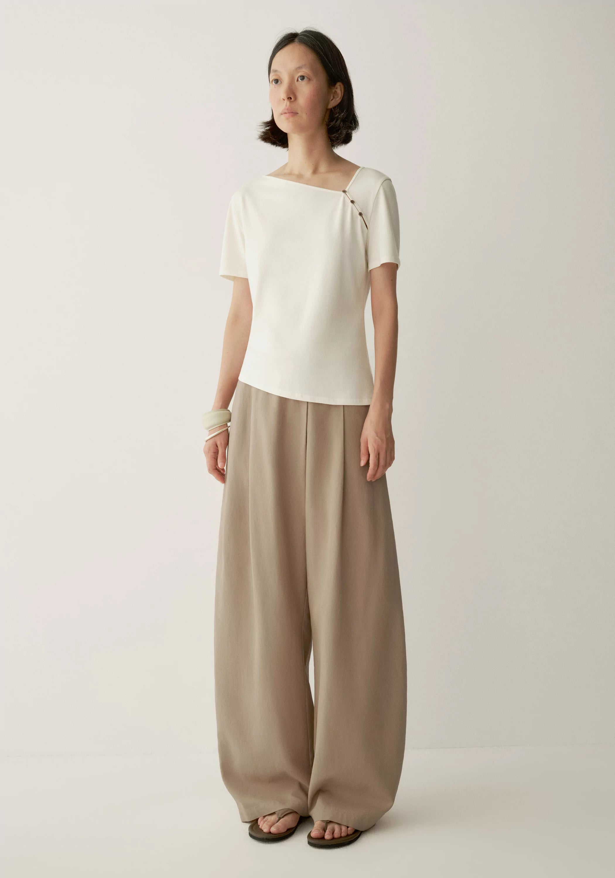 #color_off white