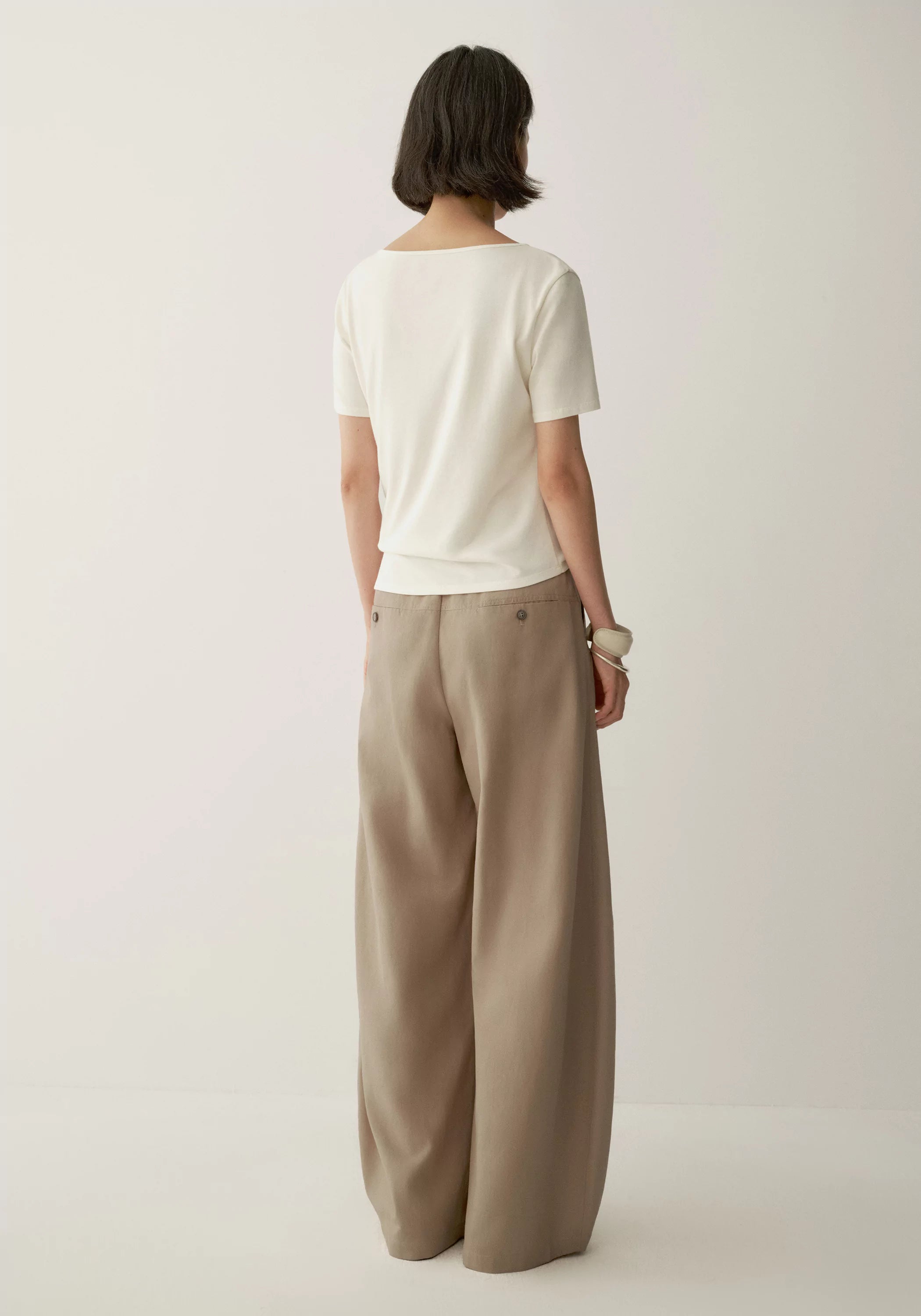 #color_off white