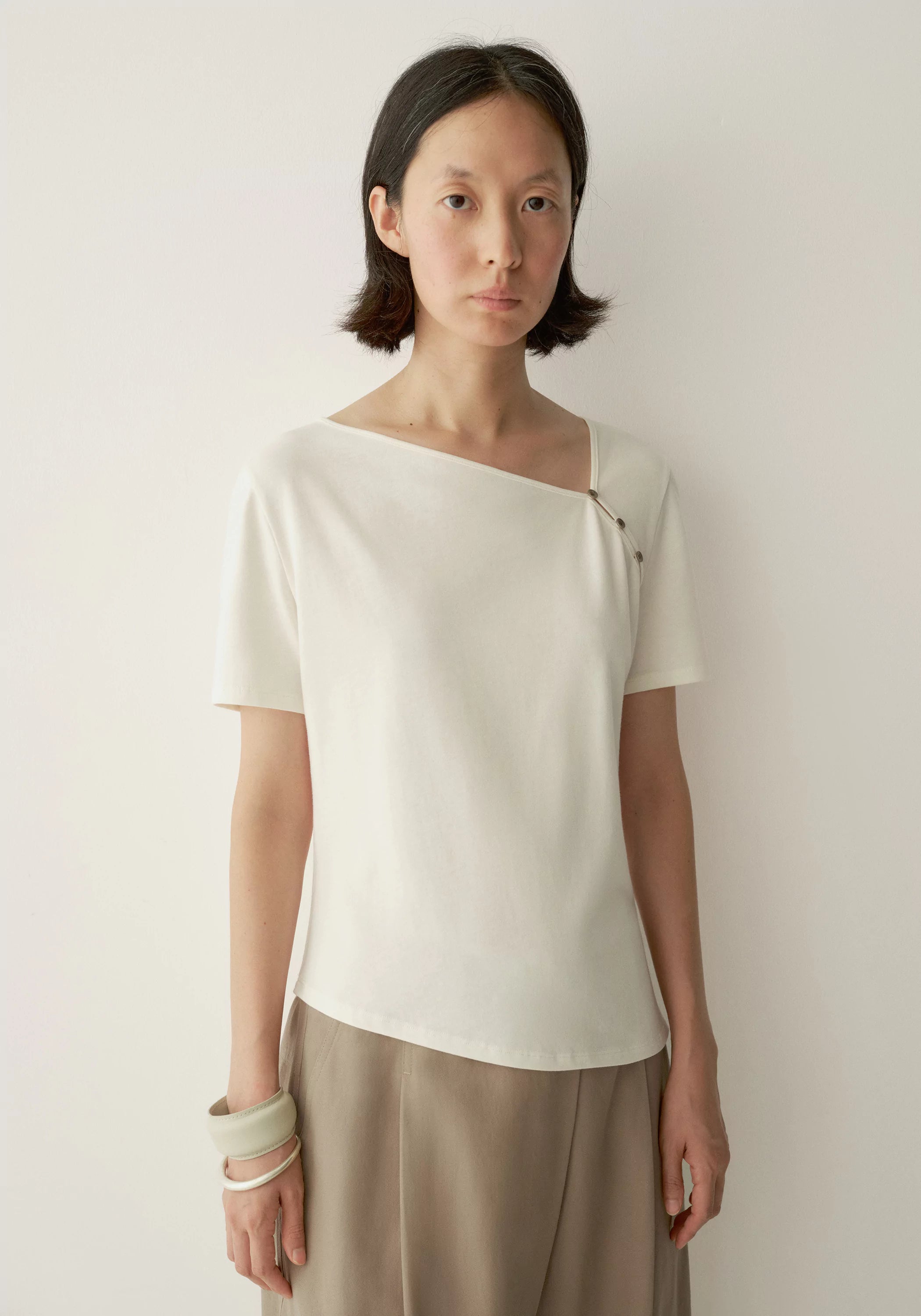 #color_off white