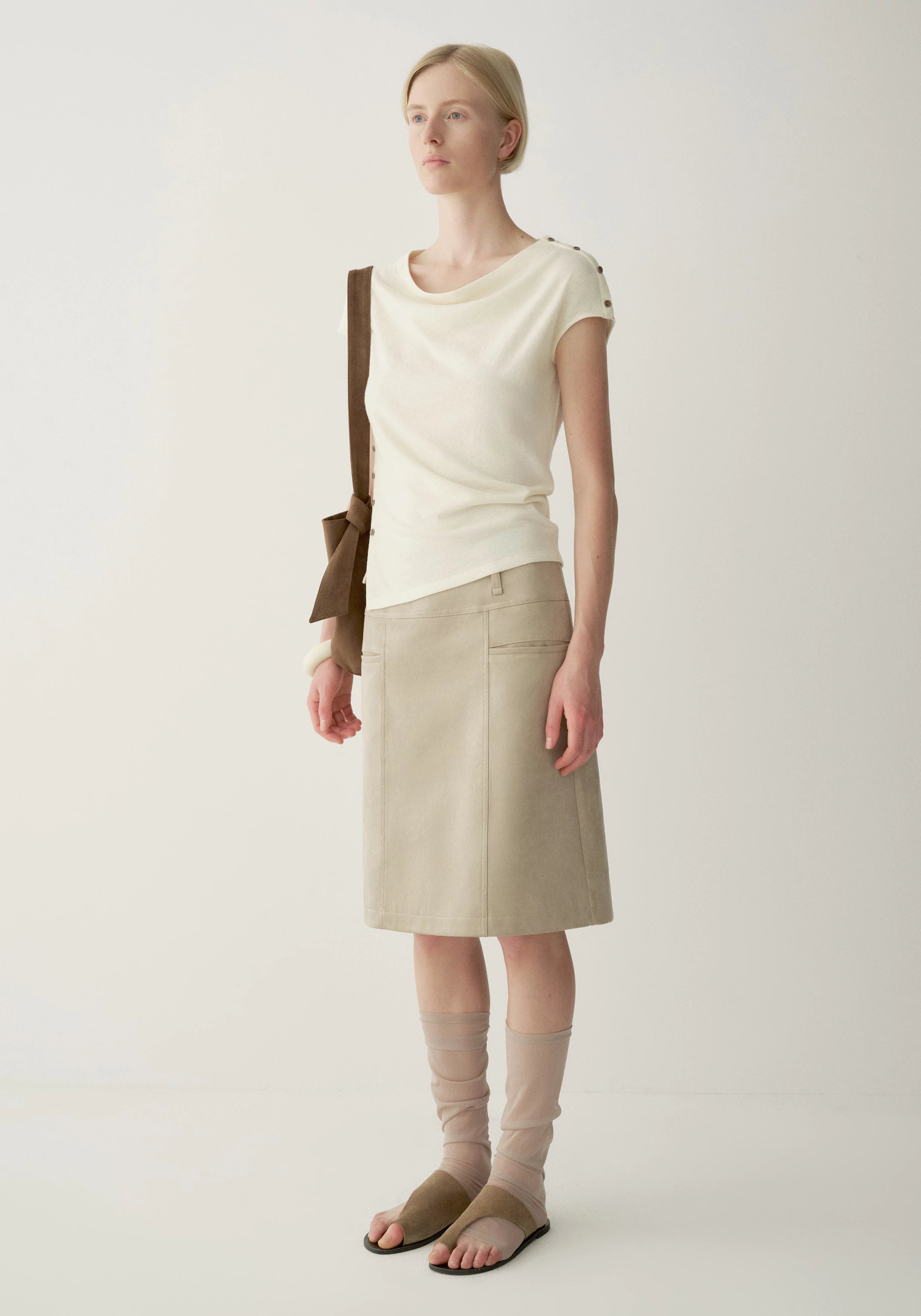 #color_off white