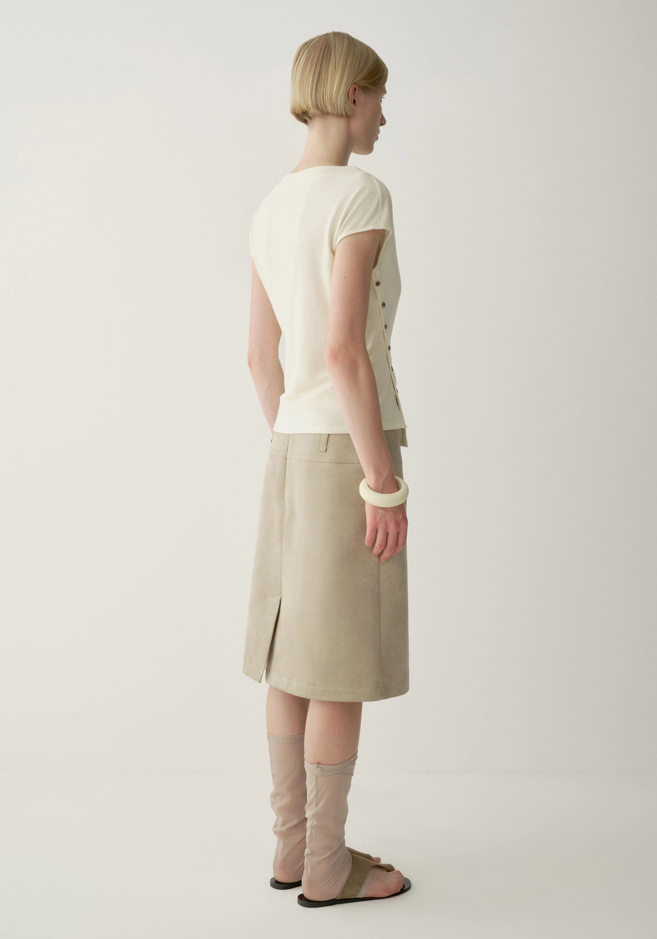 #color_off white