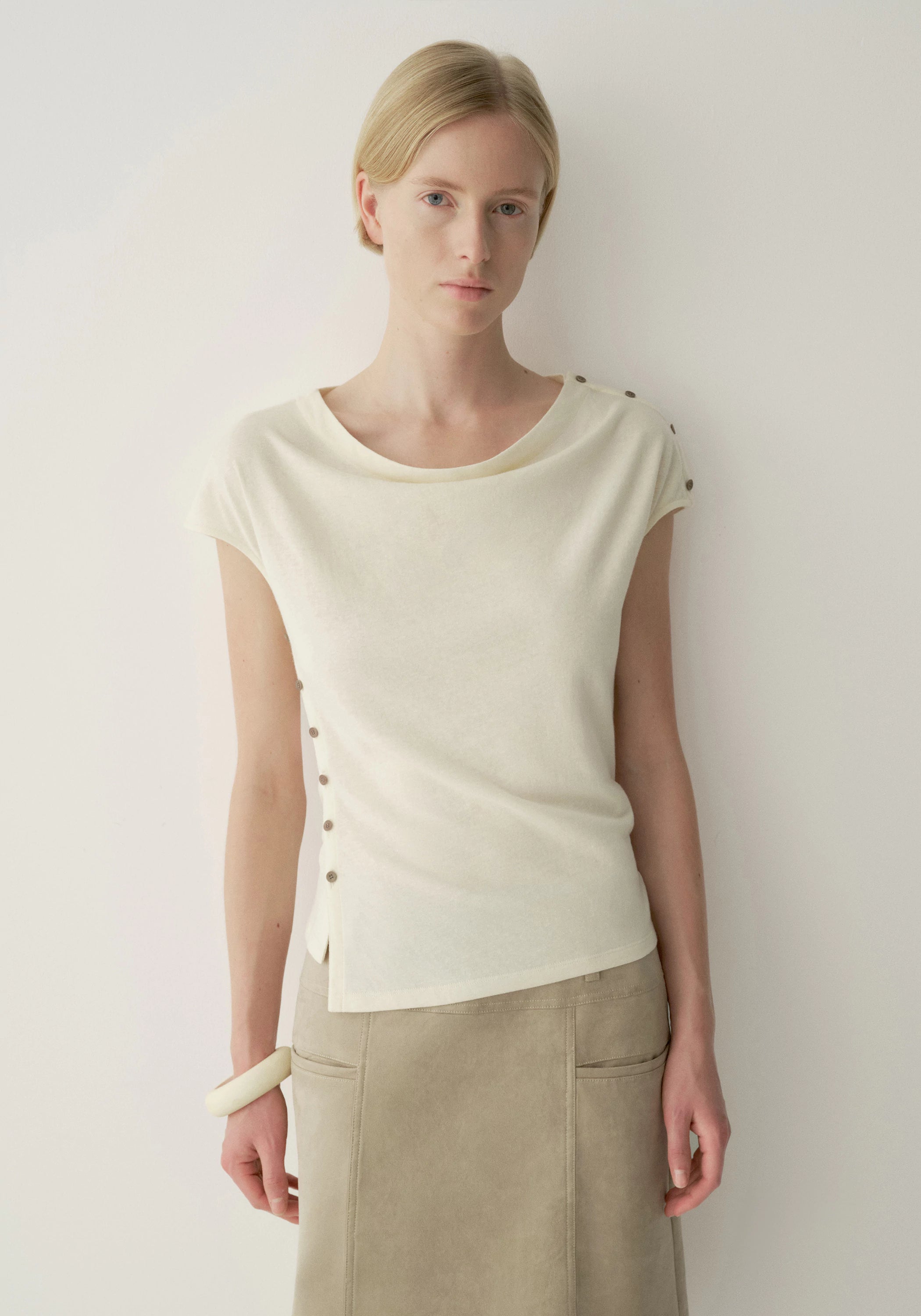 #color_off white