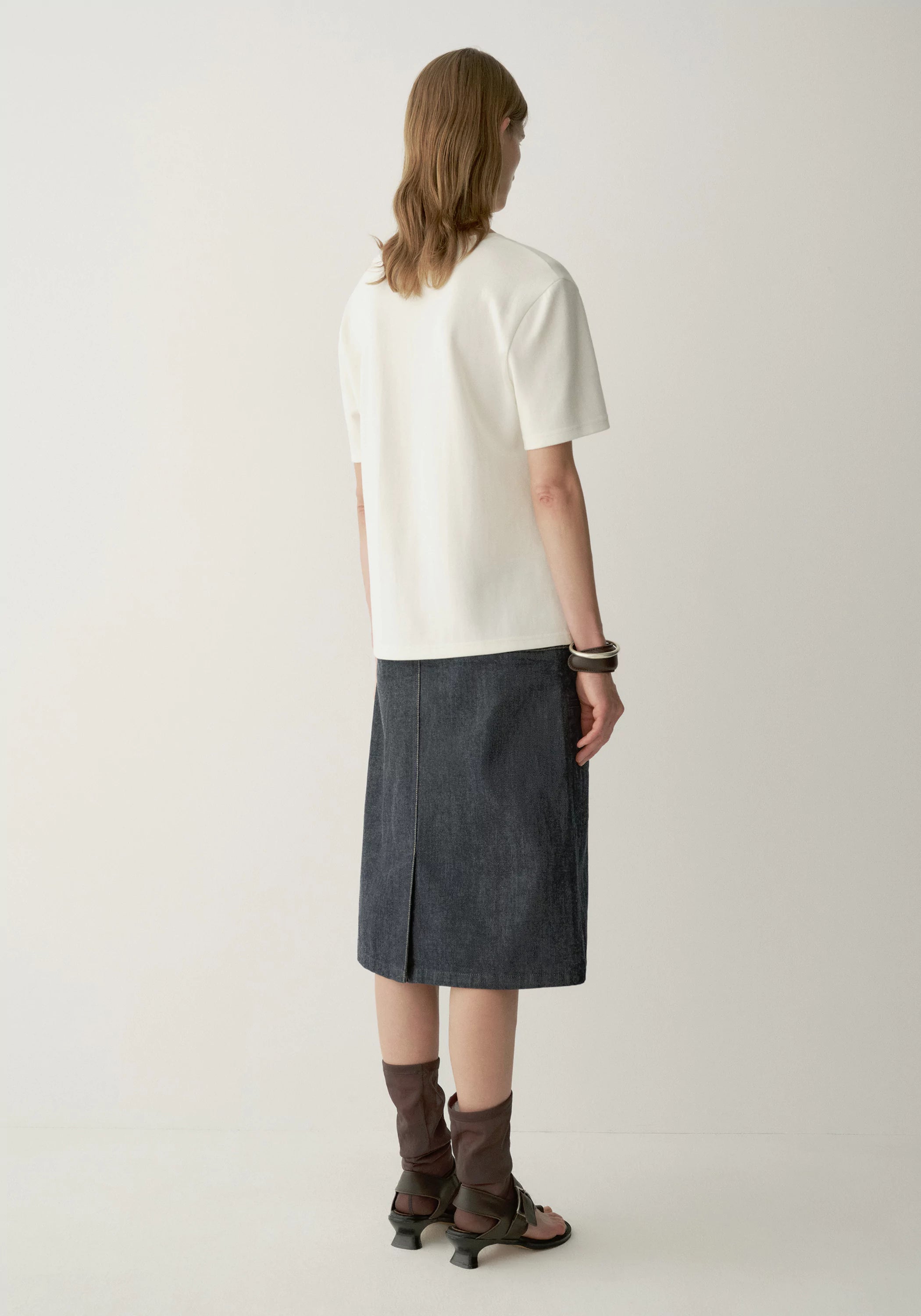 #color_off white