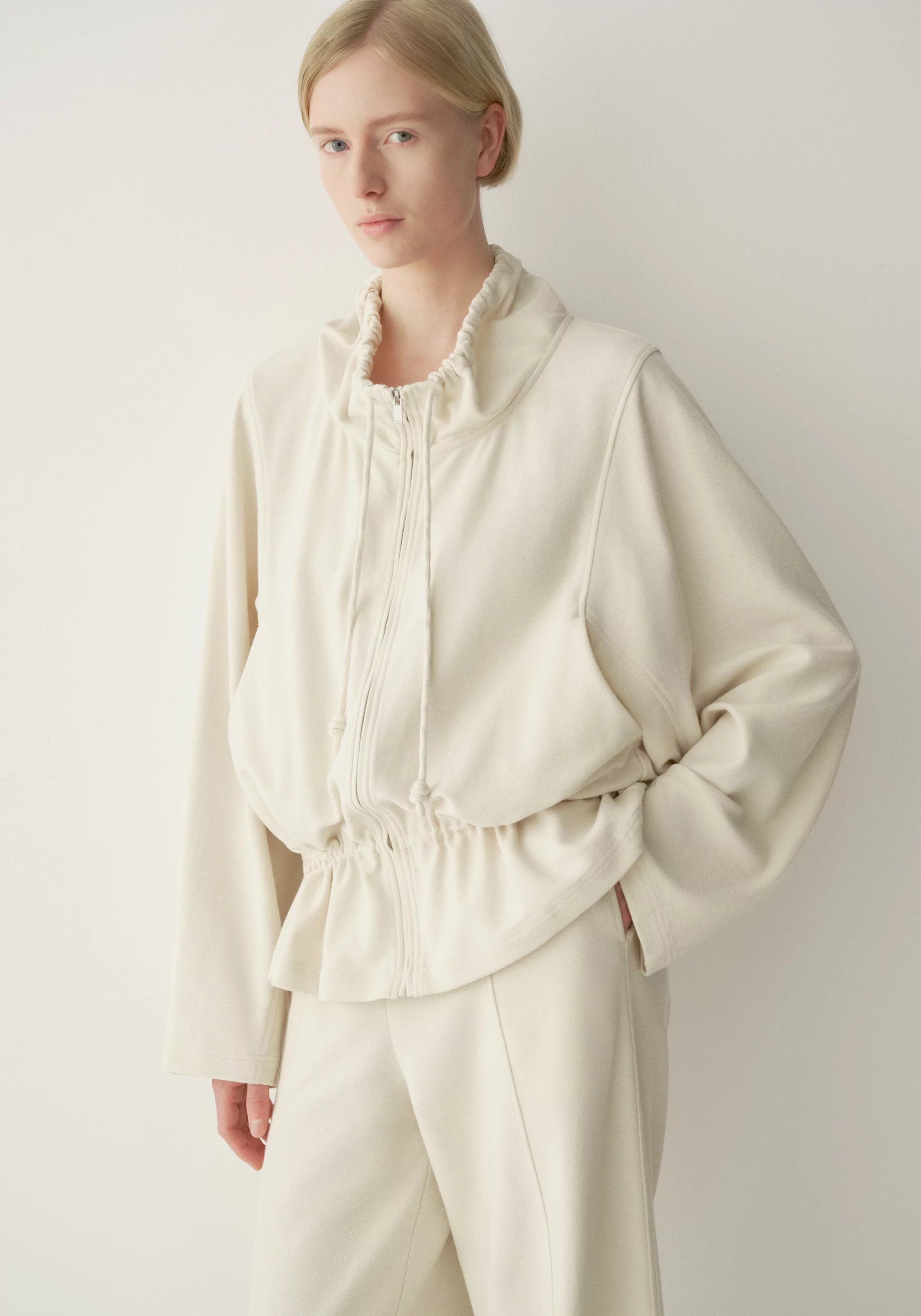 #color_cream white