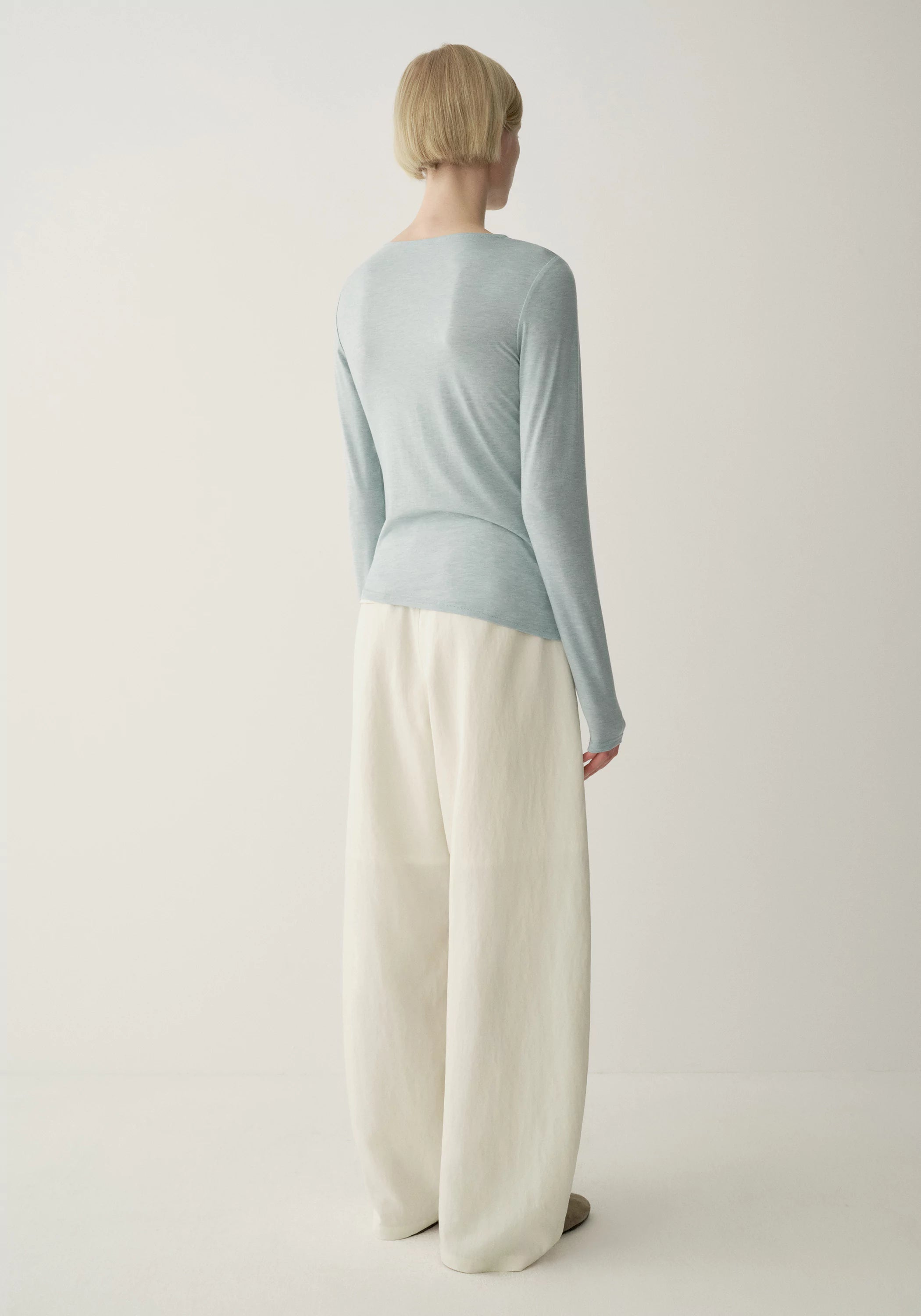 #color_off white