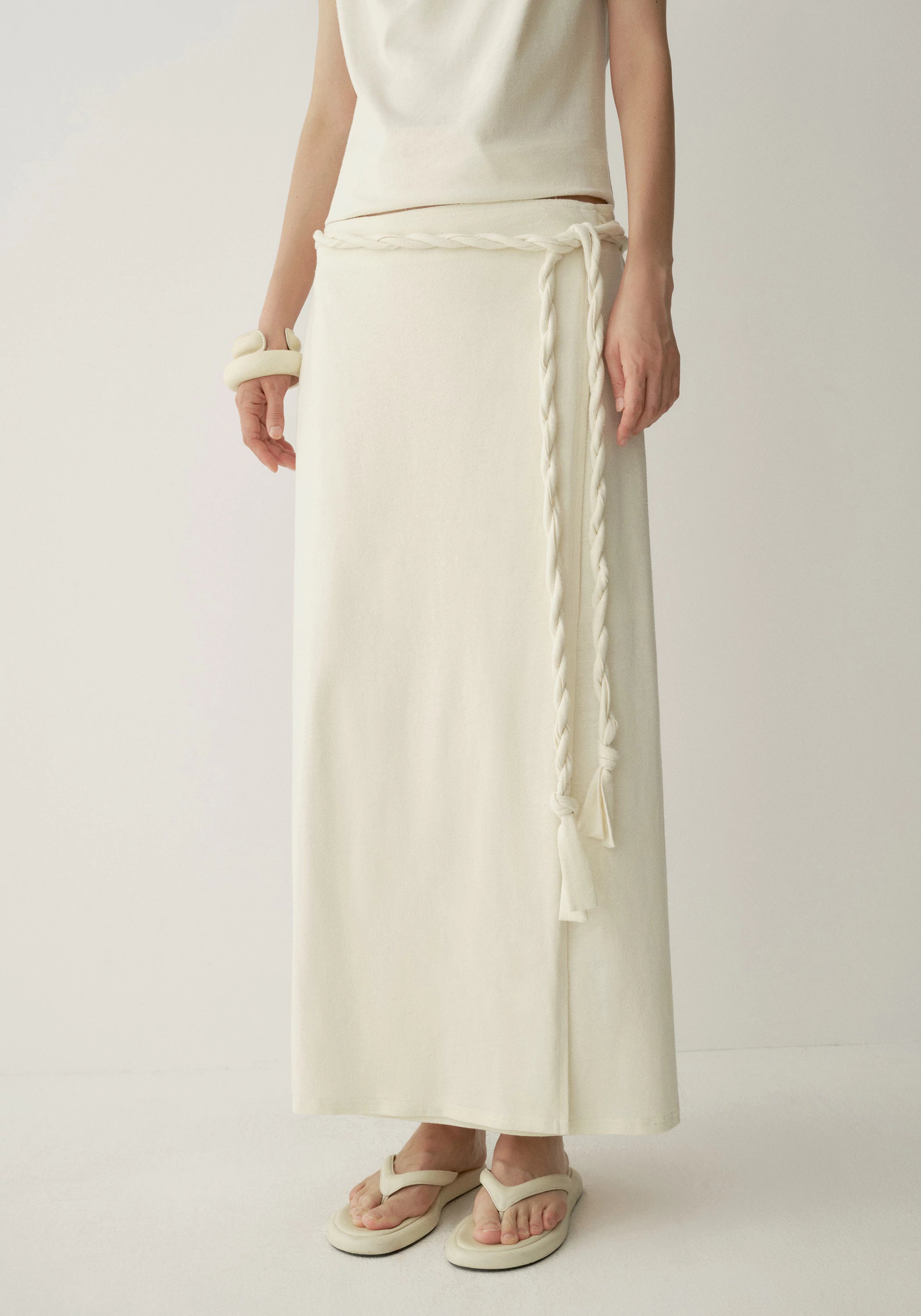 #color_cream white