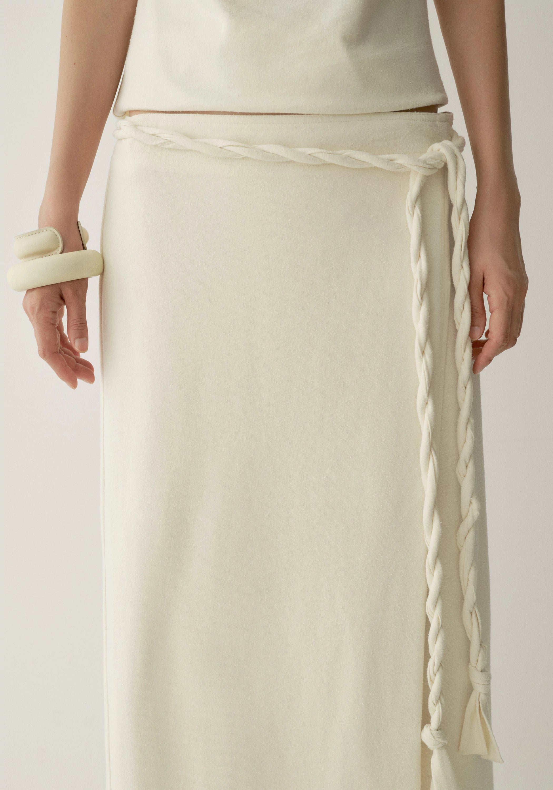 #color_cream white