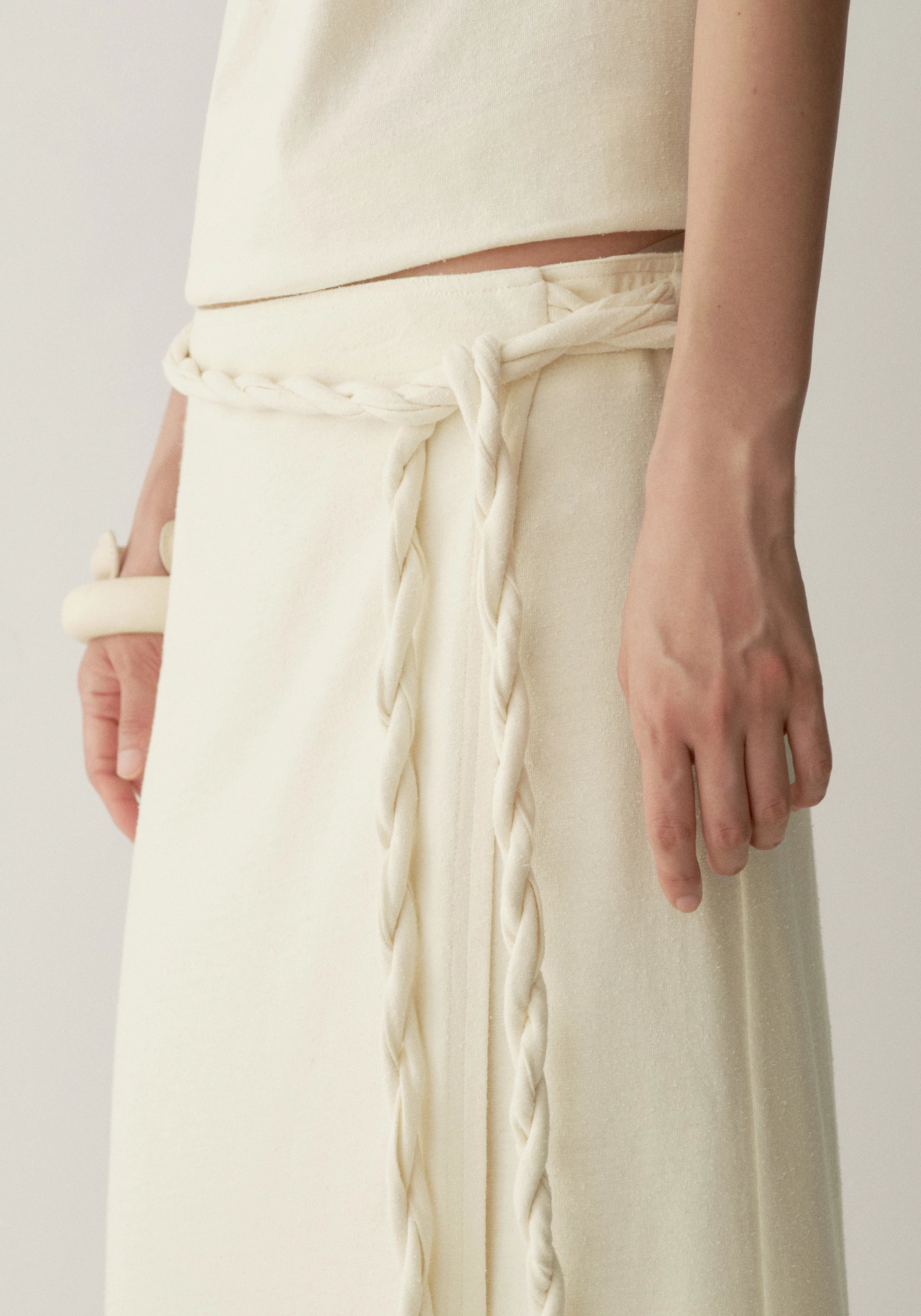 #color_cream white