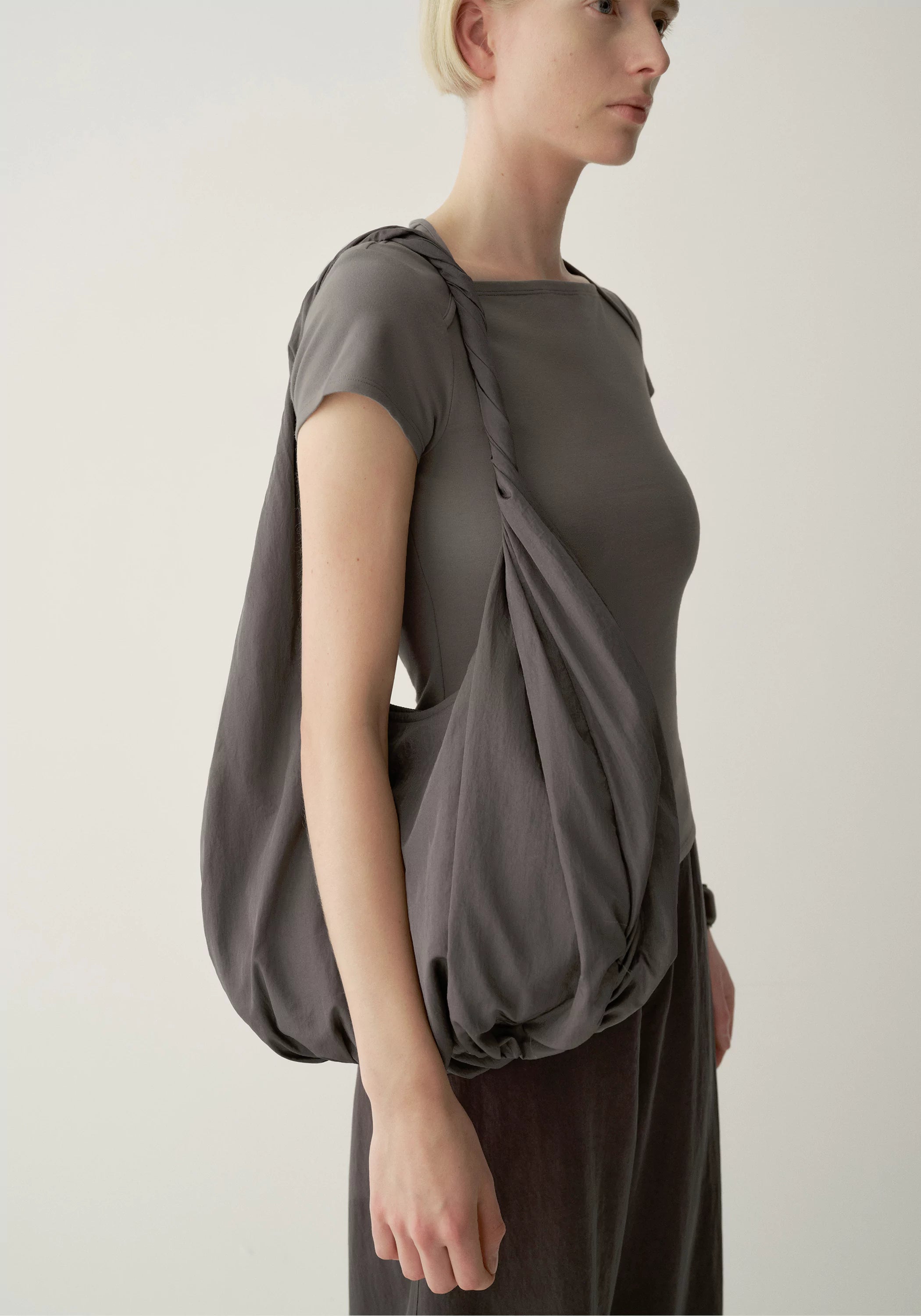 #color_mid gray