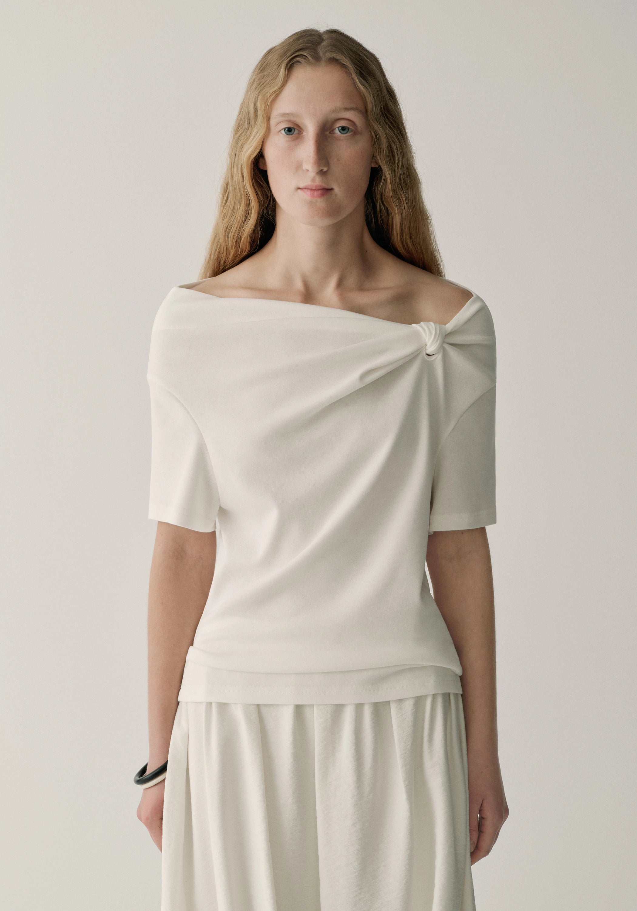 #color_off white